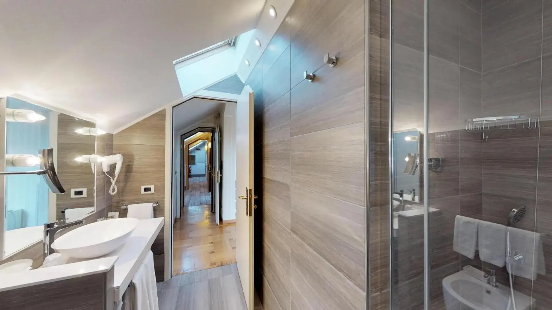 Junior Suite with Sea View - single occupancy in Hotel Metropole Junior Suite with Sea View - single occupancy in Hotel Metropole