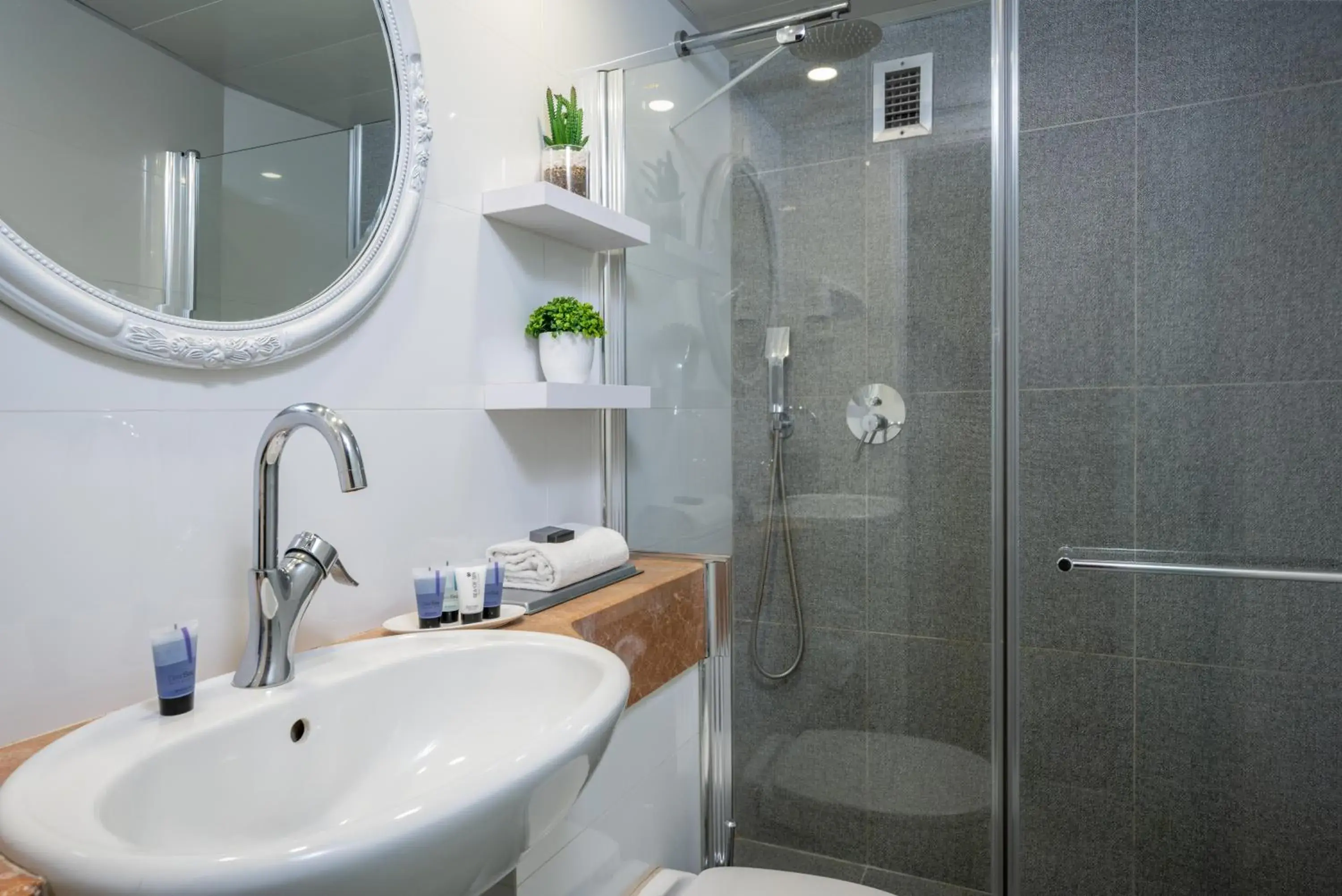 Standard Double or Twin Room in Maxim Design Hotel 3 Star Superior Standard Double or Twin Room in Maxim Design Hotel 3 Star Superior