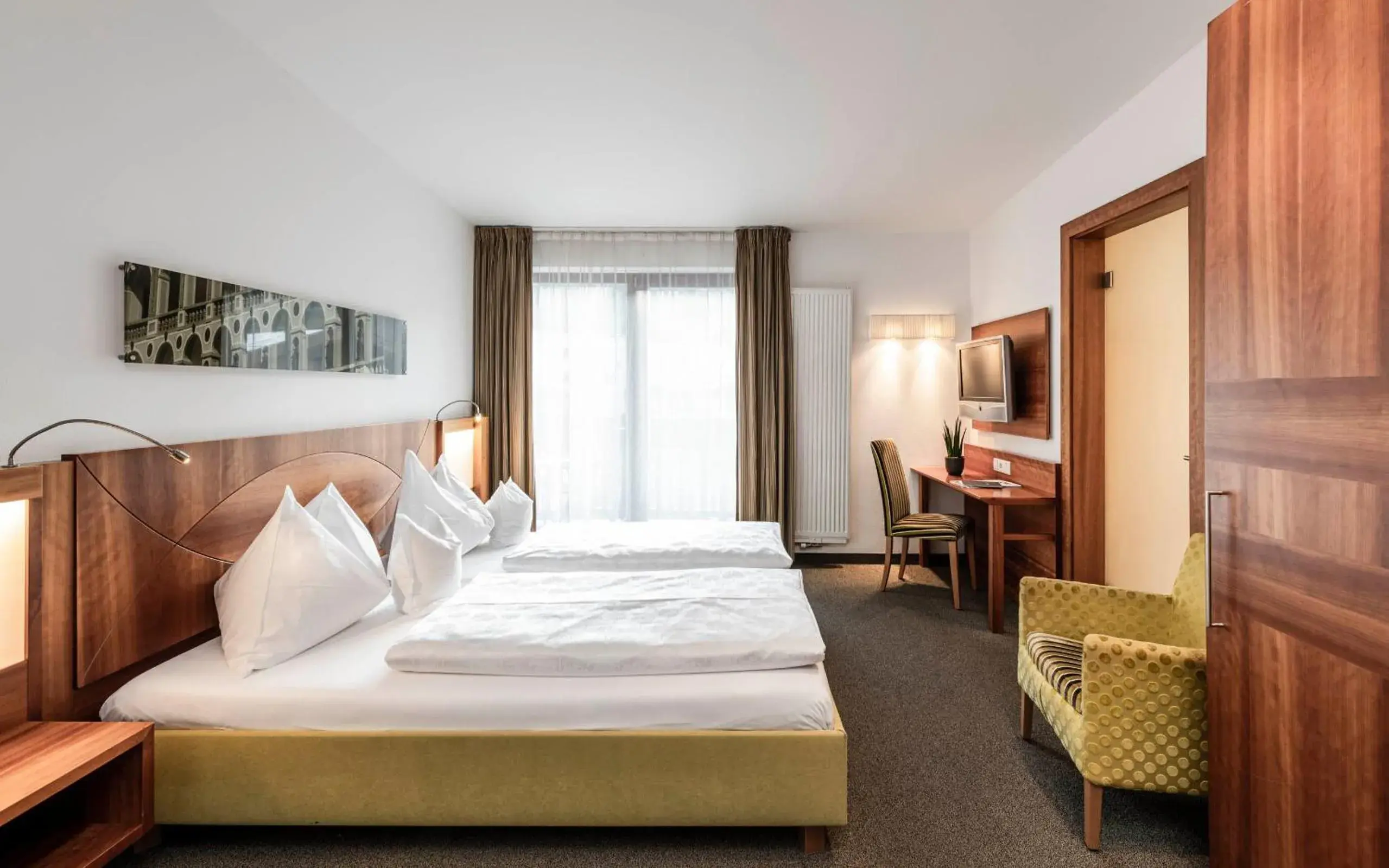 Double or Twin Room with Balcony in Hotel Clara Double or Twin Room with Balcony in Hotel Clara