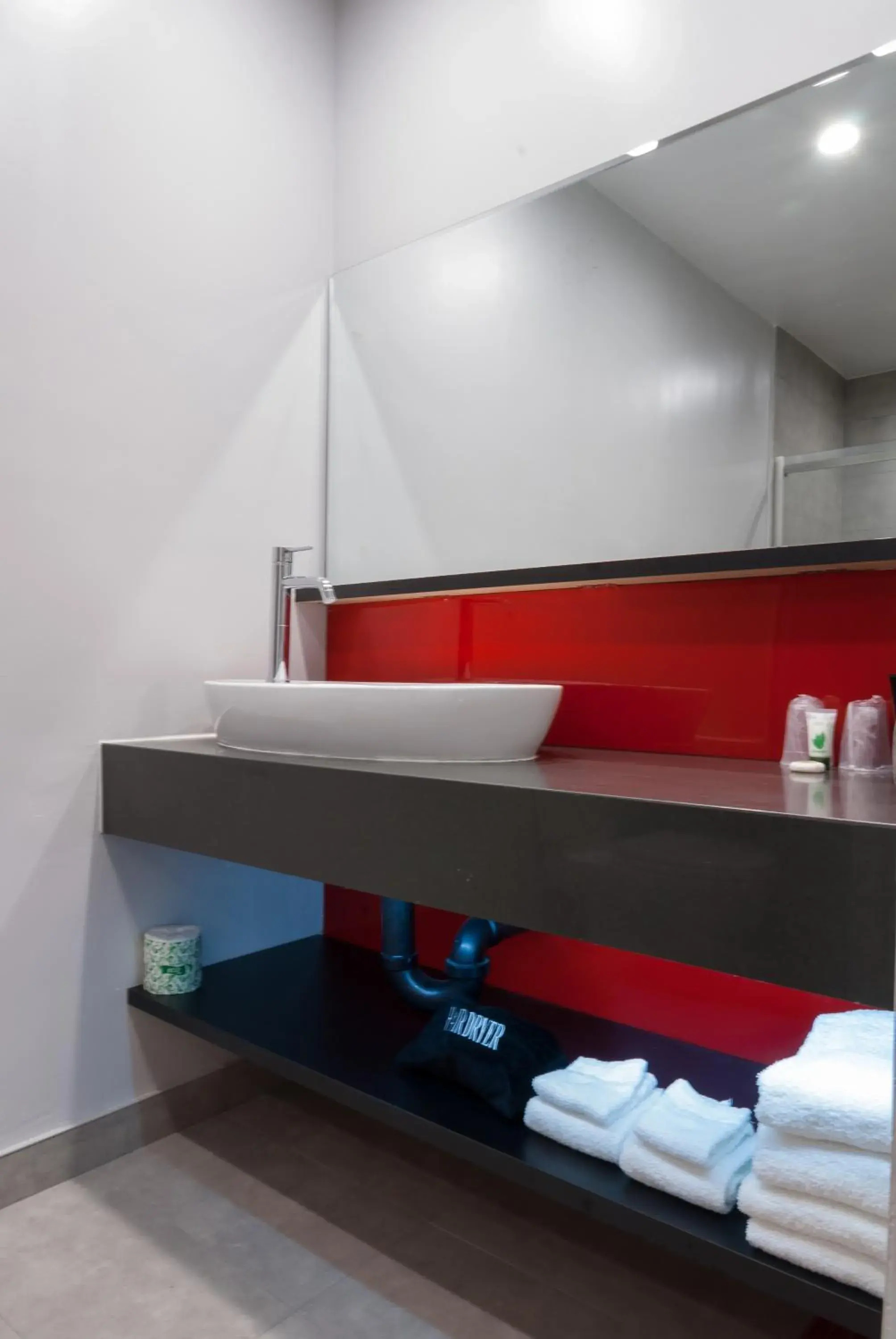 Deluxe King Room in Astro Pasadena Hotel Deluxe King Room in Astro Pasadena Hotel