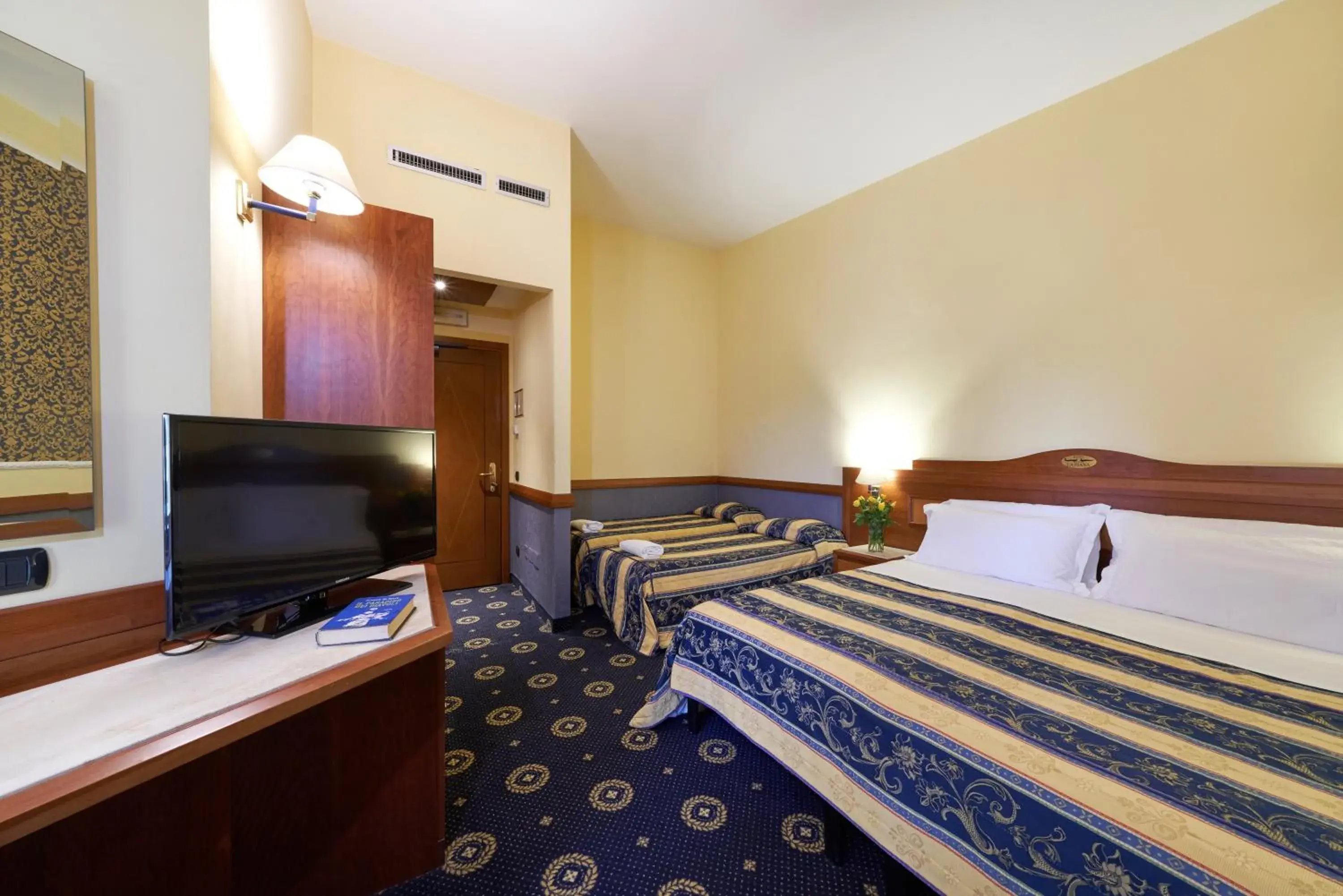 Quadruple Room in Hotel Ristorante La Piana Quadruple Room in Hotel Ristorante La Piana