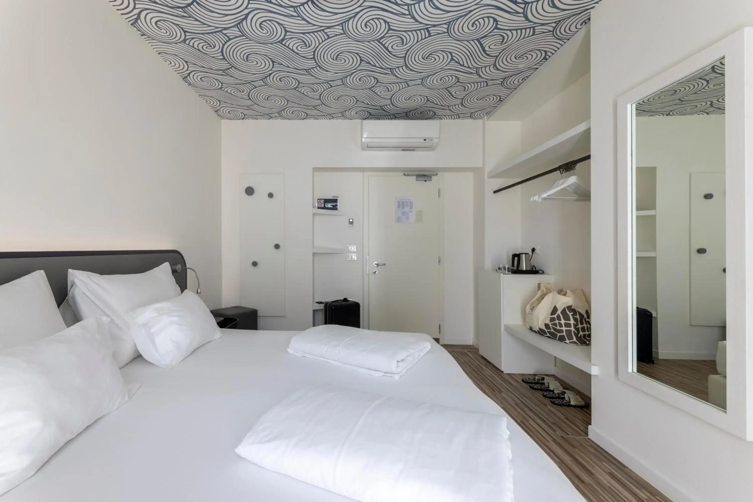 Deluxe Quadruple Room in SeeLE Garda Hotel Deluxe Quadruple Room in SeeLE Garda Hotel