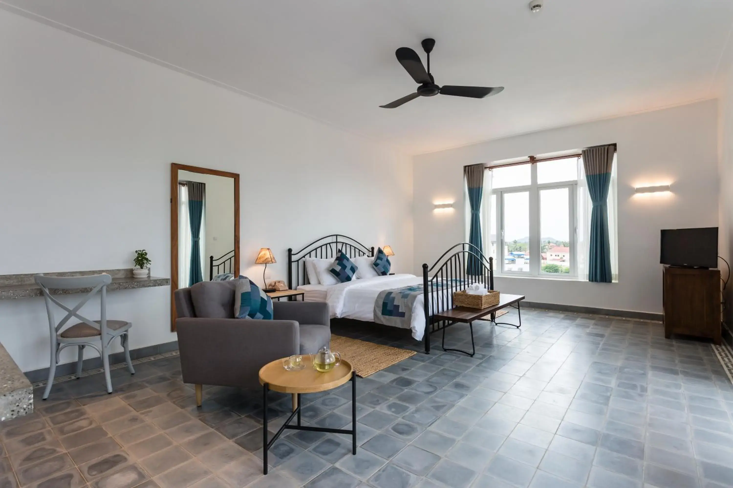 Deluxe Double Room in Boutique Kampot Hotel Deluxe Double Room in Boutique Kampot Hotel