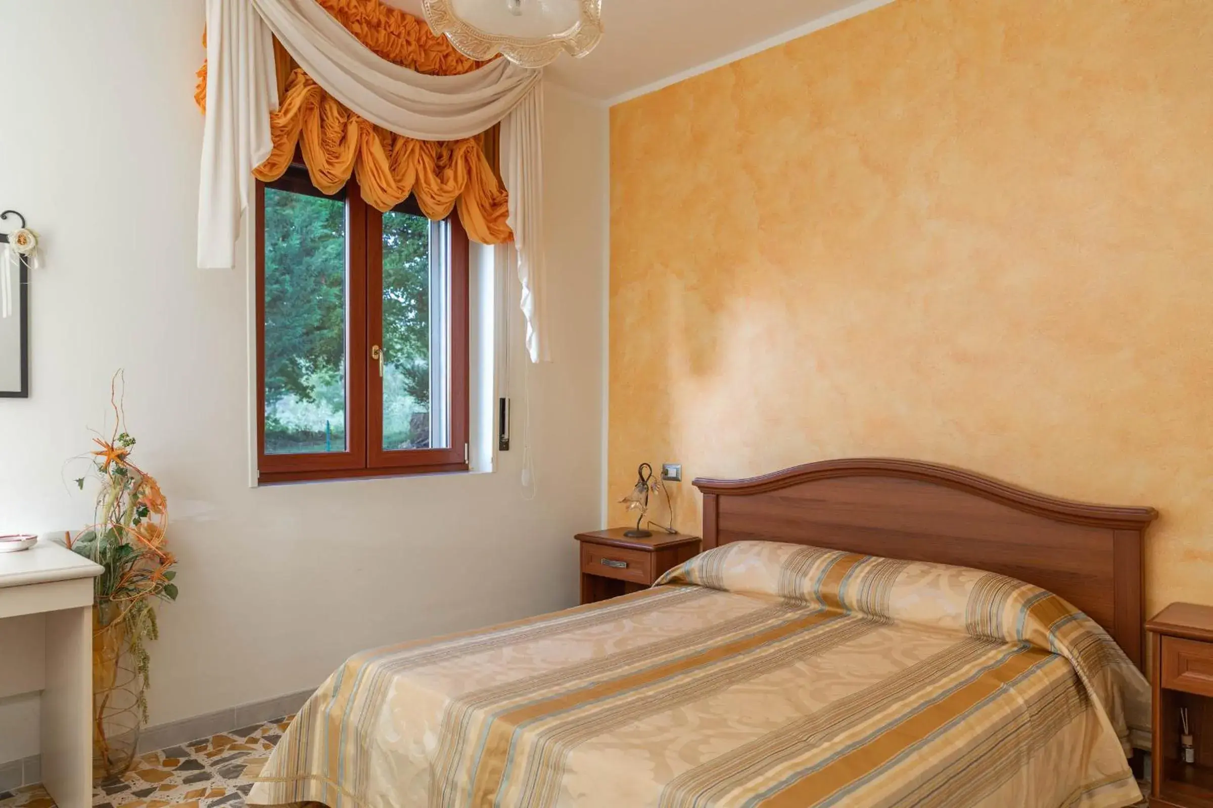 Comfort Quadruple Room in B&B La Mortella Comfort Quadruple Room in B&B La Mortella