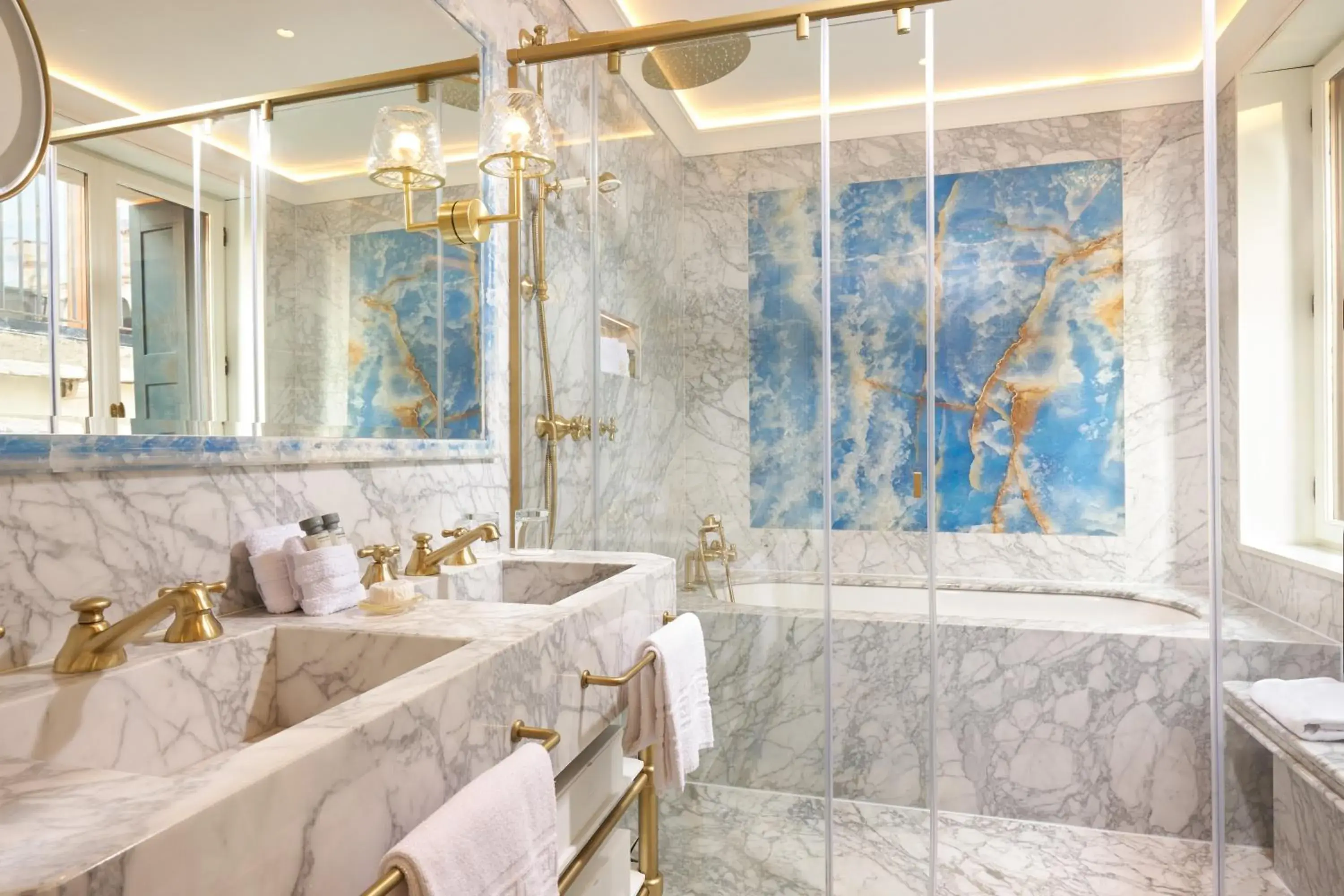 Double or Twin Room with Canal View in Hotel Palazzo Giovanelli e Gran Canal Double or Twin Room with Canal View in Hotel Palazzo Giovanelli e Gran Canal