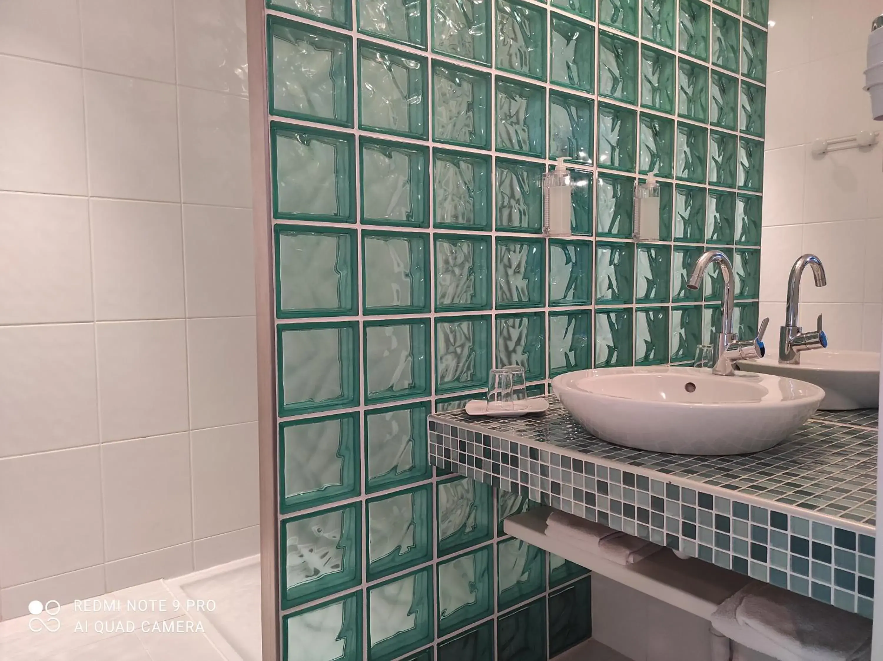 Double Room with Castle View in Logis Hôtel de Paris Double Room with Castle View in Logis Hôtel de Paris