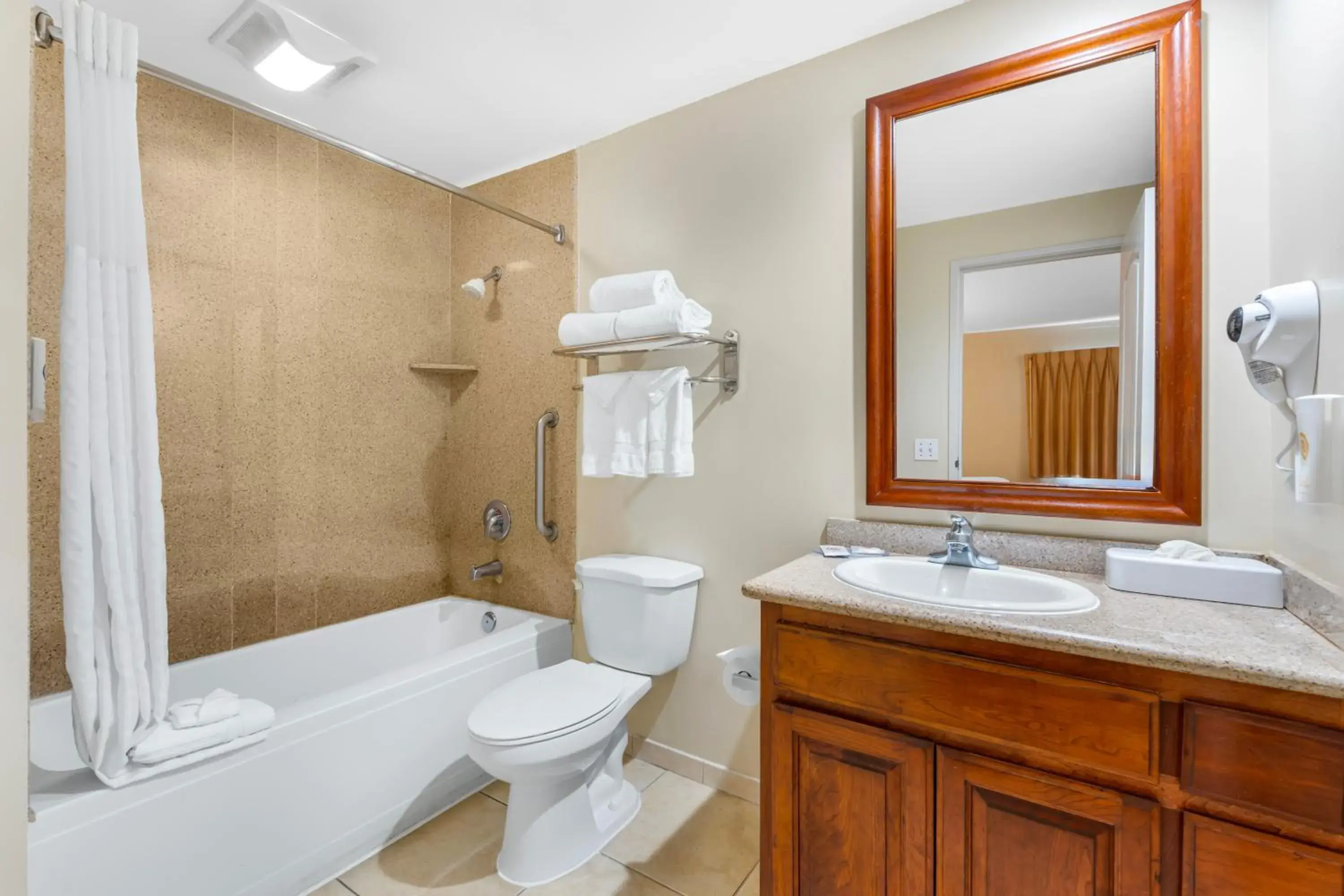 Standard Room, 2 Queen Beds, Non Smoking in Comfort Inn Cockatoo Near LAX Airport Standard Room, 2 Queen Beds, Non Smoking in Comfort Inn Cockatoo Near LAX Airport