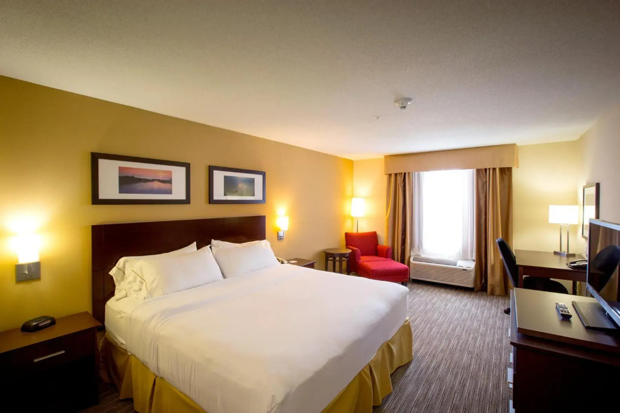 Standard King Room in Holiday Inn Express Stellarton-New Glasgow by IHG Standard King Room in Holiday Inn Express Stellarton-New Glasgow by IHG