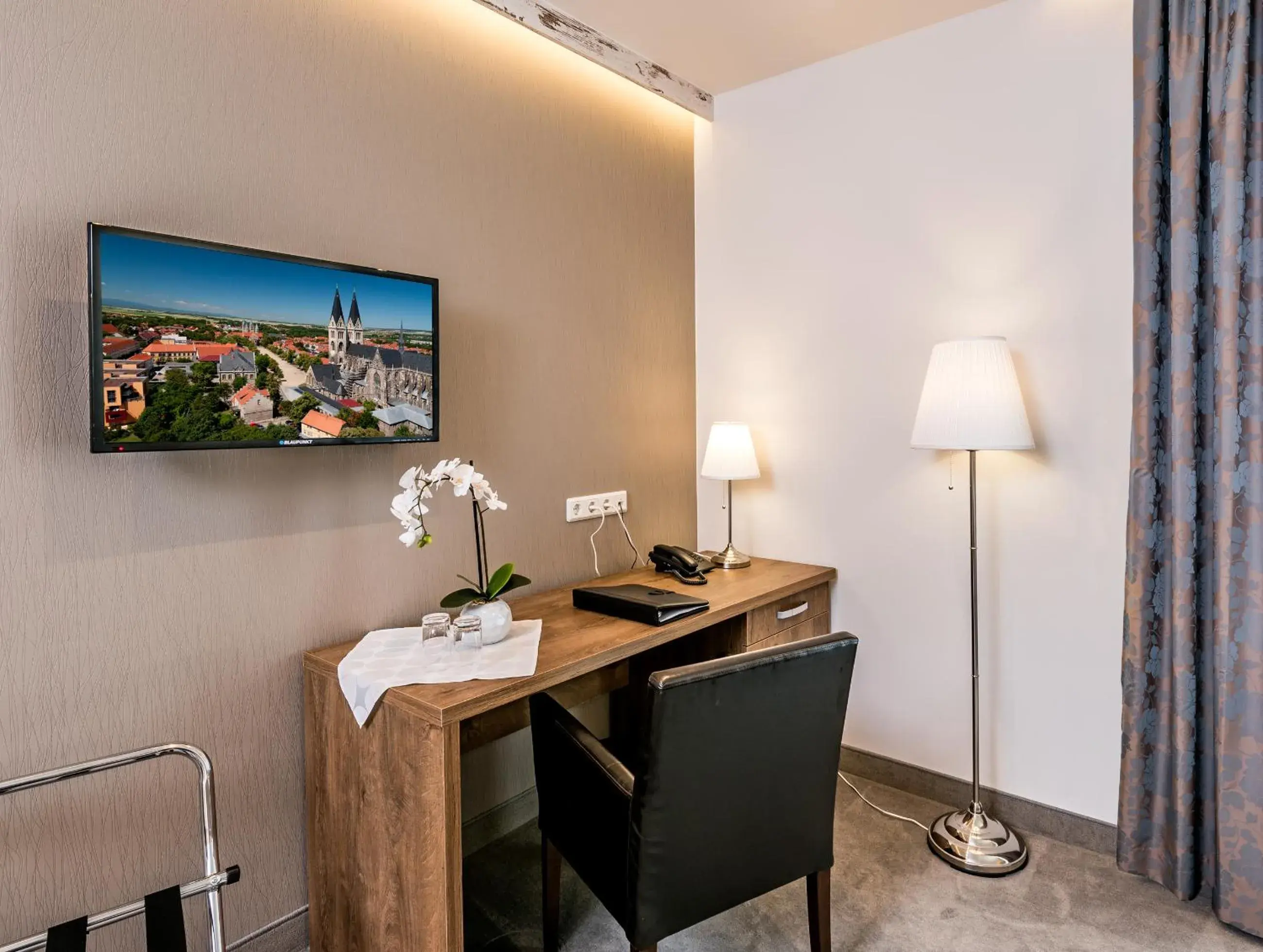 Deluxe Single Room in Hotel Allegro Deluxe Single Room in Hotel Allegro