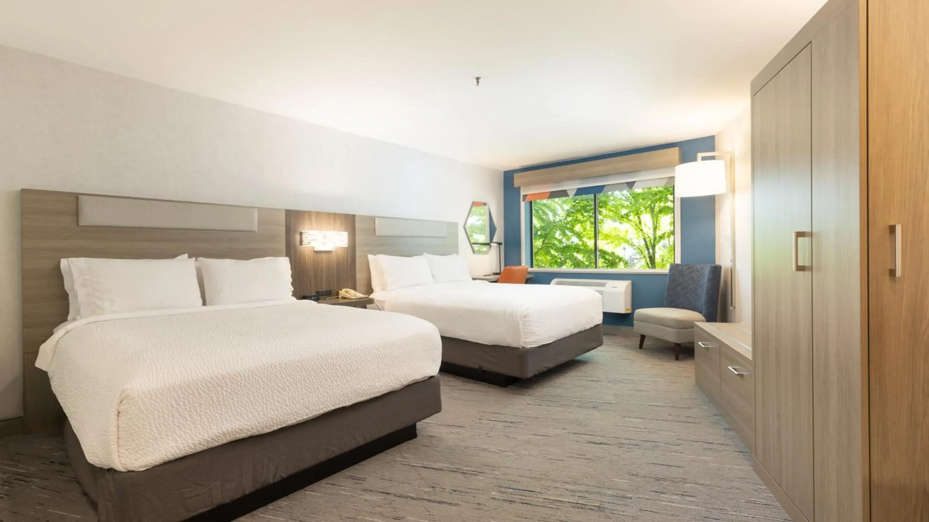 Queen Suite with Two Queen Beds in Holiday Inn Express Bellingham by IHG Queen Suite with Two Queen Beds in Holiday Inn Express Bellingham by IHG