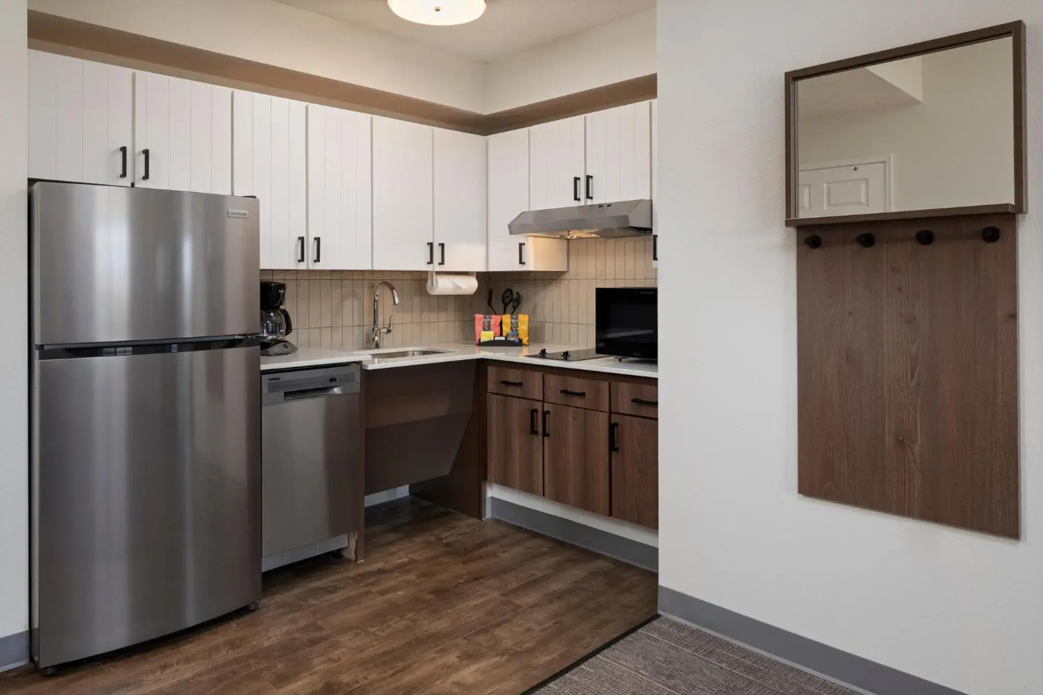Queen Suite with Roll-In Shower - Disability Access in Staybridge Suites Minneapolis-Maple Grove by IHG Queen Suite with Roll-In Shower - Disability Access in Staybridge Suites Minneapolis-Maple Grove by IHG
