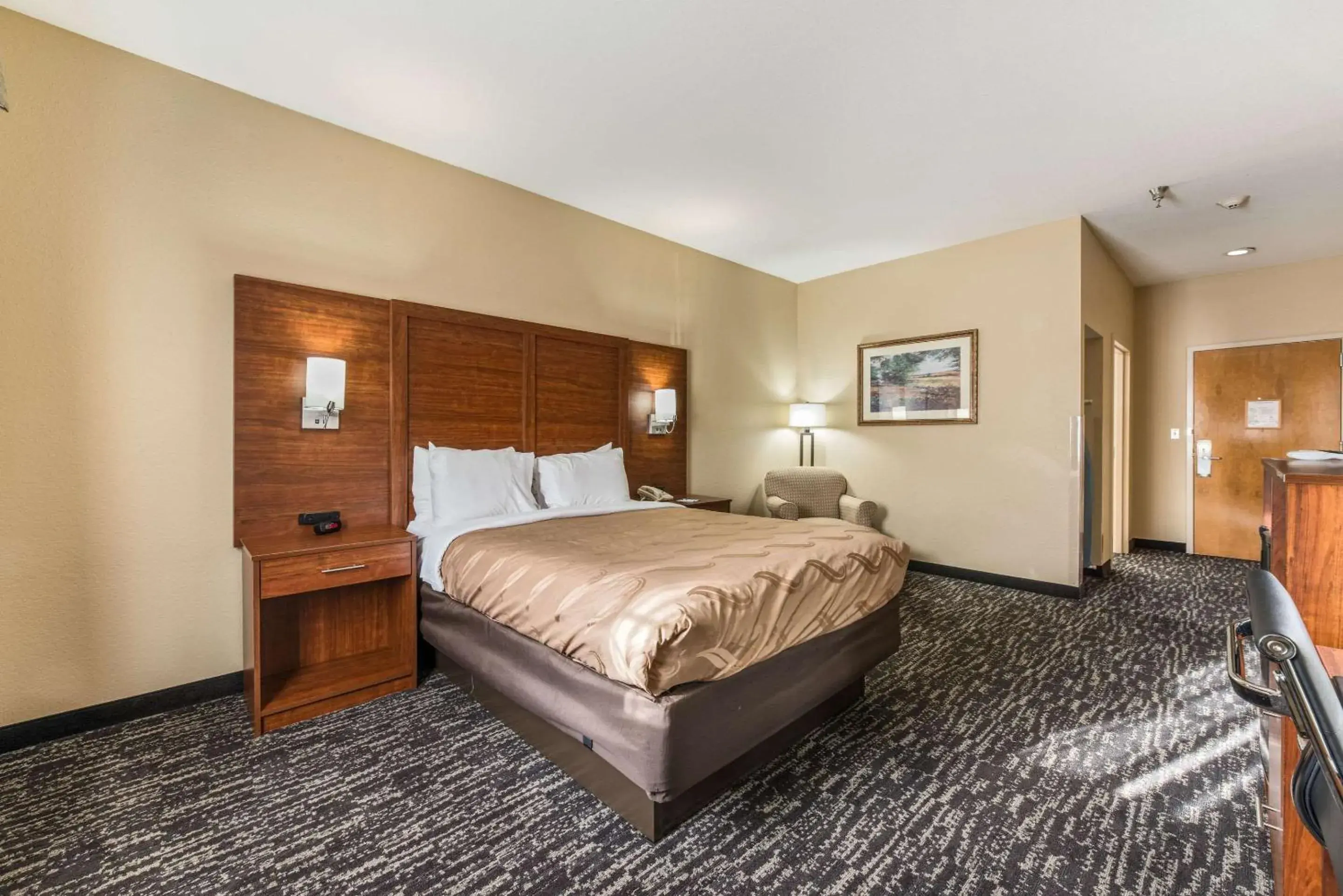 Queen Room - Accessible/Non-Smoking in Quality Inn & Suites Hendersonville - Flat Rock Queen Room - Accessible/Non-Smoking in Quality Inn & Suites Hendersonville - Flat Rock