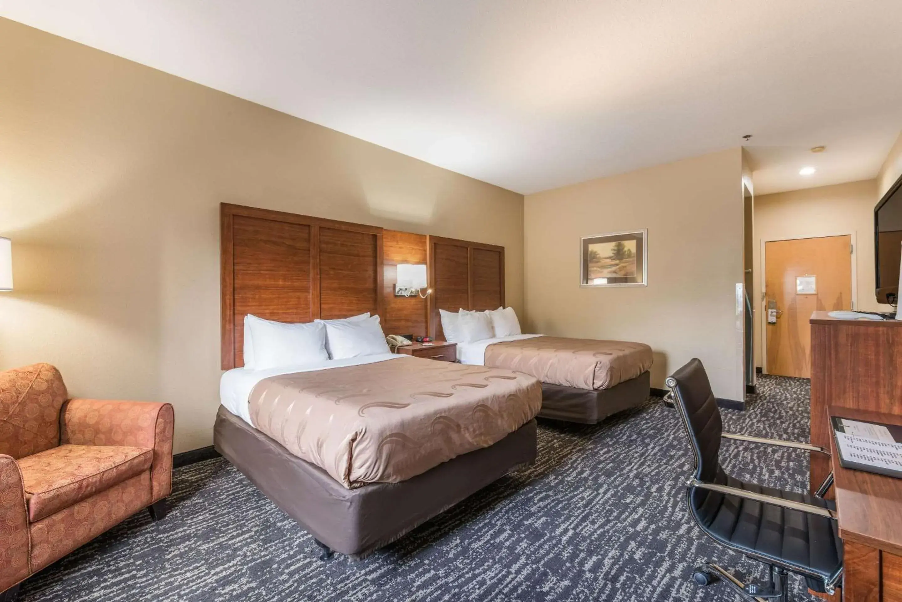 Double Room with Two Double Beds - Accessible/Non-Smoking in Quality Inn & Suites Hendersonville - Flat Rock Double Room with Two Double Beds - Accessible/Non-Smoking in Quality Inn & Suites Hendersonville - Flat Rock