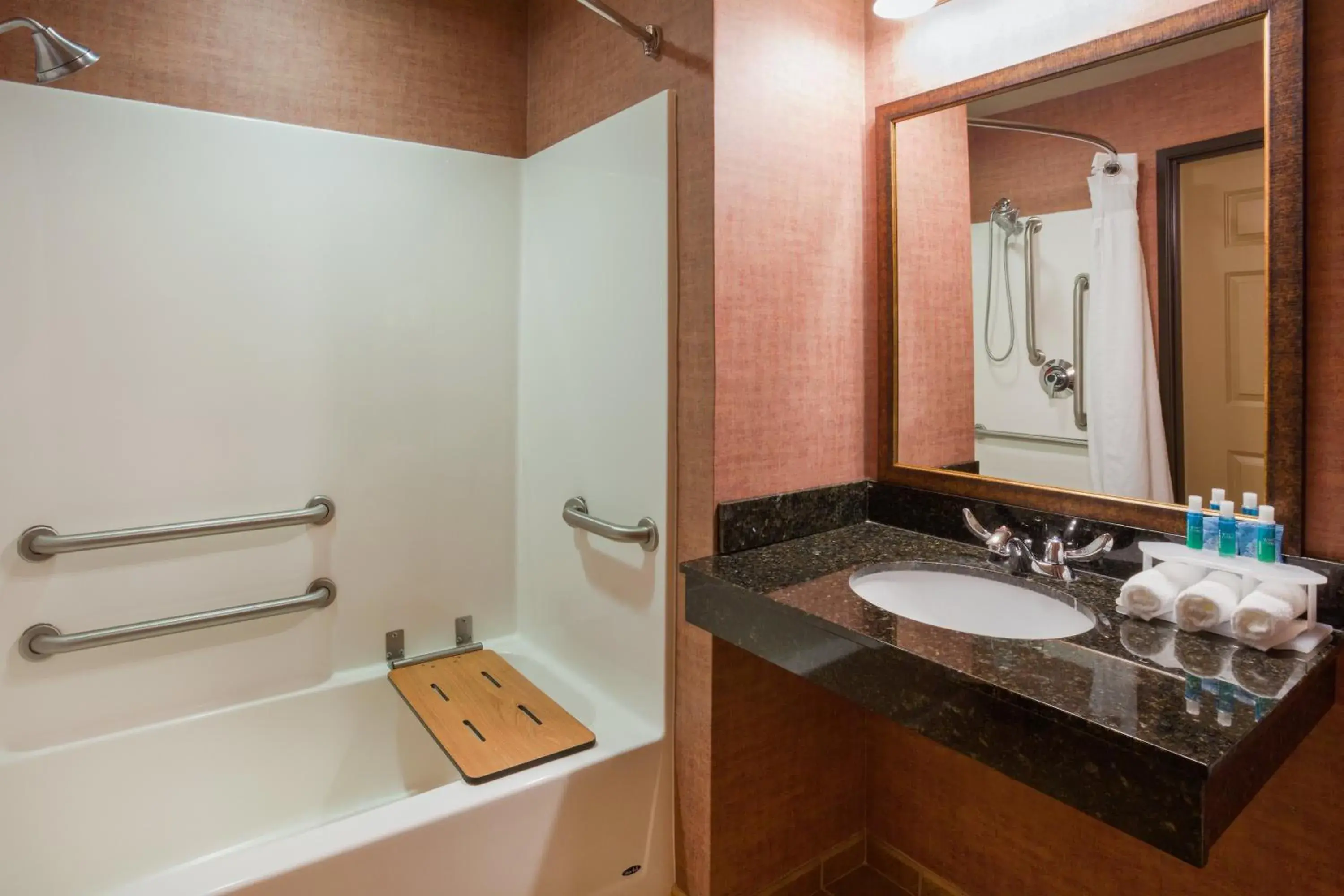 Standard Queen Room with Two Queen Beds - Communications Accessible in Holiday Inn Express Hotel & Suites Brainerd-Baxter by IHG Standard Queen Room with Two Queen Beds - Communications Accessible in Holiday Inn Express Hotel & Suites Brainerd-Baxter by IHG