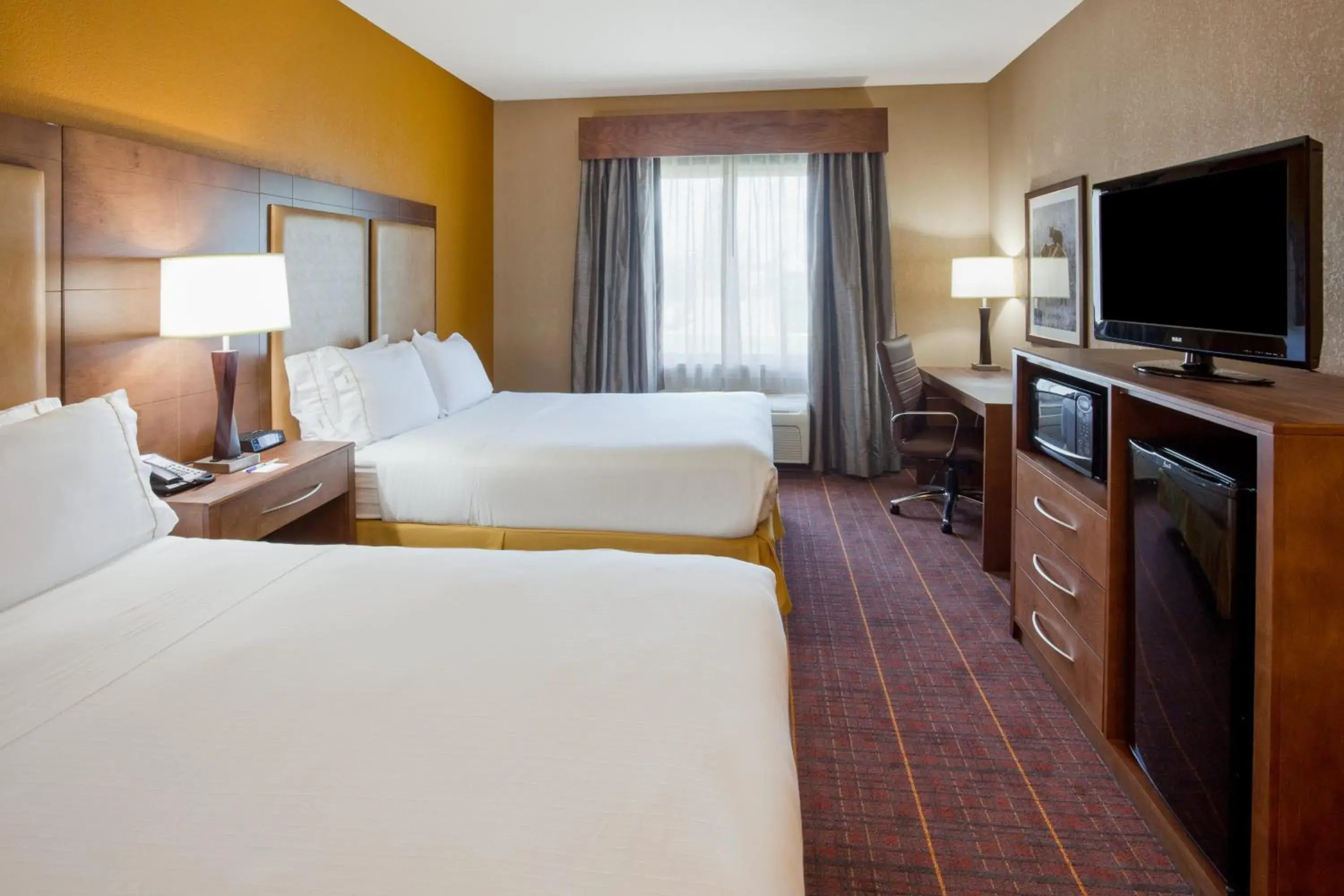 Standard Queen Room with Two Queen Beds in Holiday Inn Express Hotel & Suites Brainerd-Baxter by IHG Standard Queen Room with Two Queen Beds in Holiday Inn Express Hotel & Suites Brainerd-Baxter by IHG