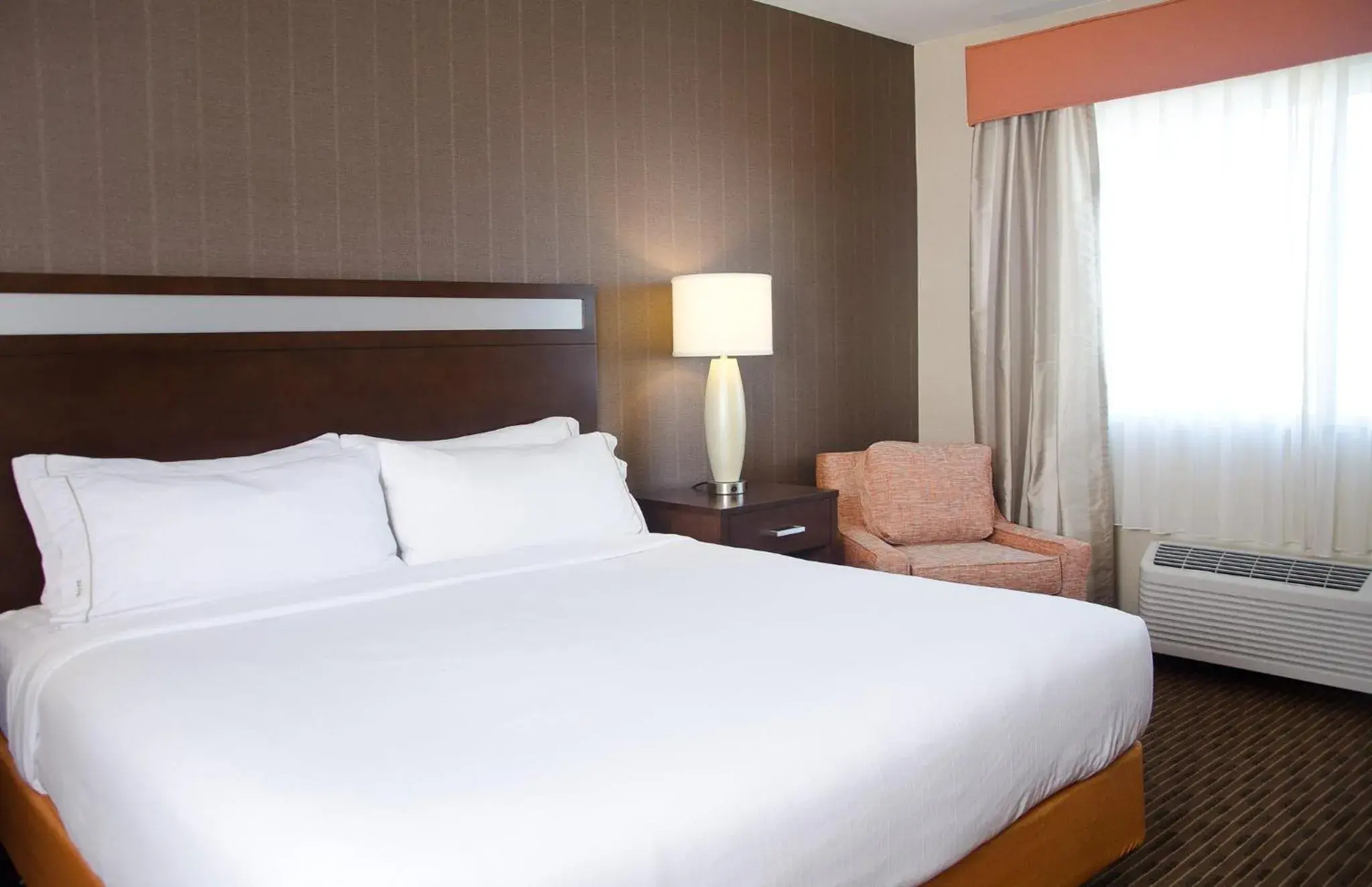 King Room - Hearing Accessible in Holiday Inn Express Hotel & Suites Watertown - Thousand Islands by IHG King Room - Hearing Accessible in Holiday Inn Express Hotel & Suites Watertown - Thousand Islands by IHG