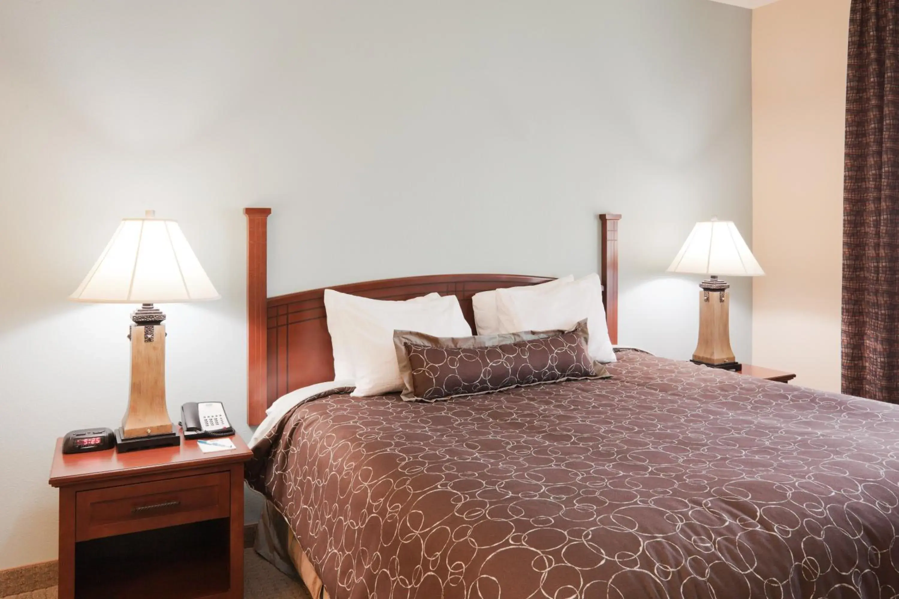 Two-Bedroom Suite with Two Bathrooms and Mobility Accessible Tub - Non-Smoking in Staybridge Suites Lafayette-Airport by IHG Two-Bedroom Suite with Two Bathrooms and Mobility Accessible Tub - Non-Smoking in Staybridge Suites Lafayette-Airport by IHG
