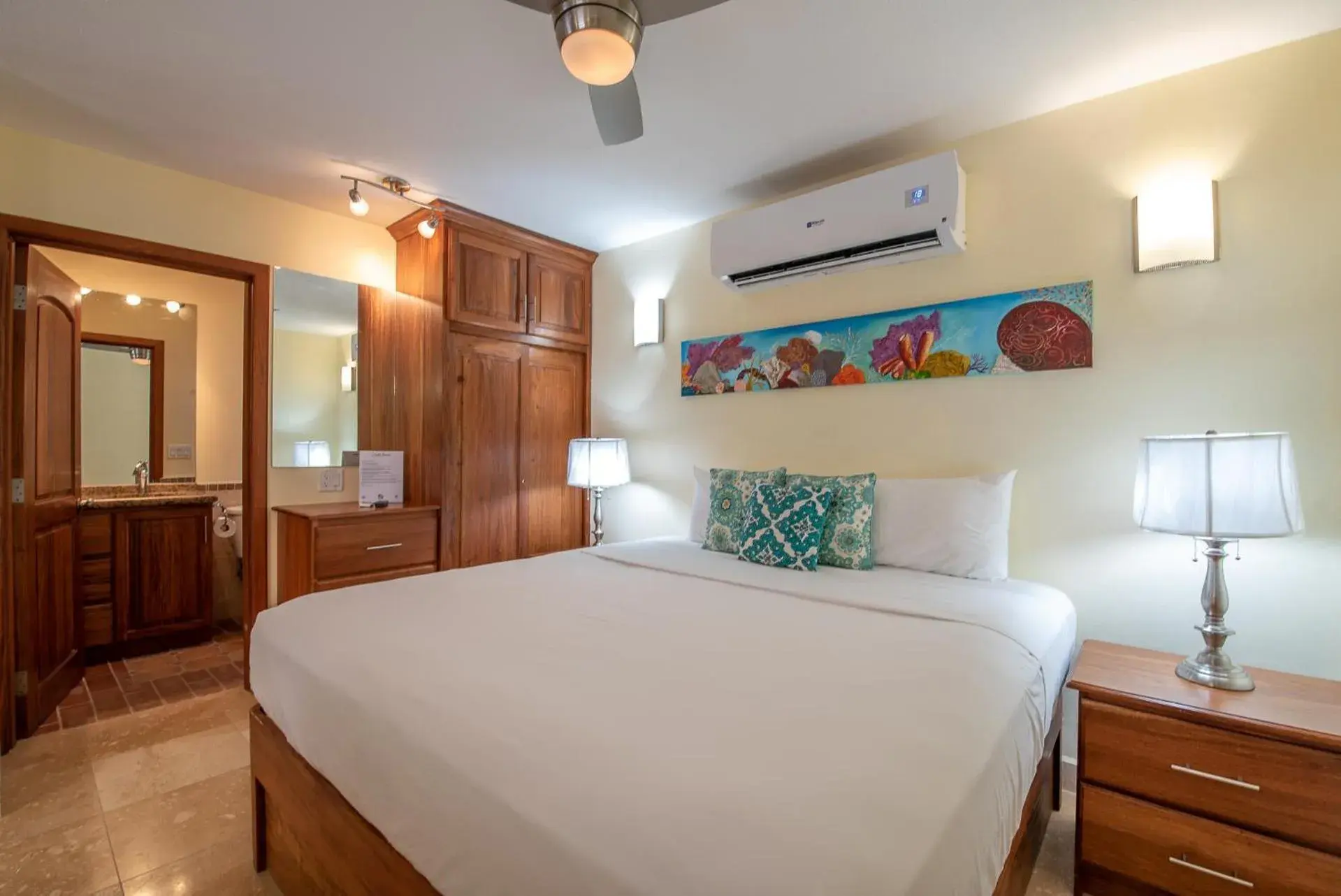 King Studio with Sofa Bed in Caribe Tesoro King Studio with Sofa Bed in Caribe Tesoro