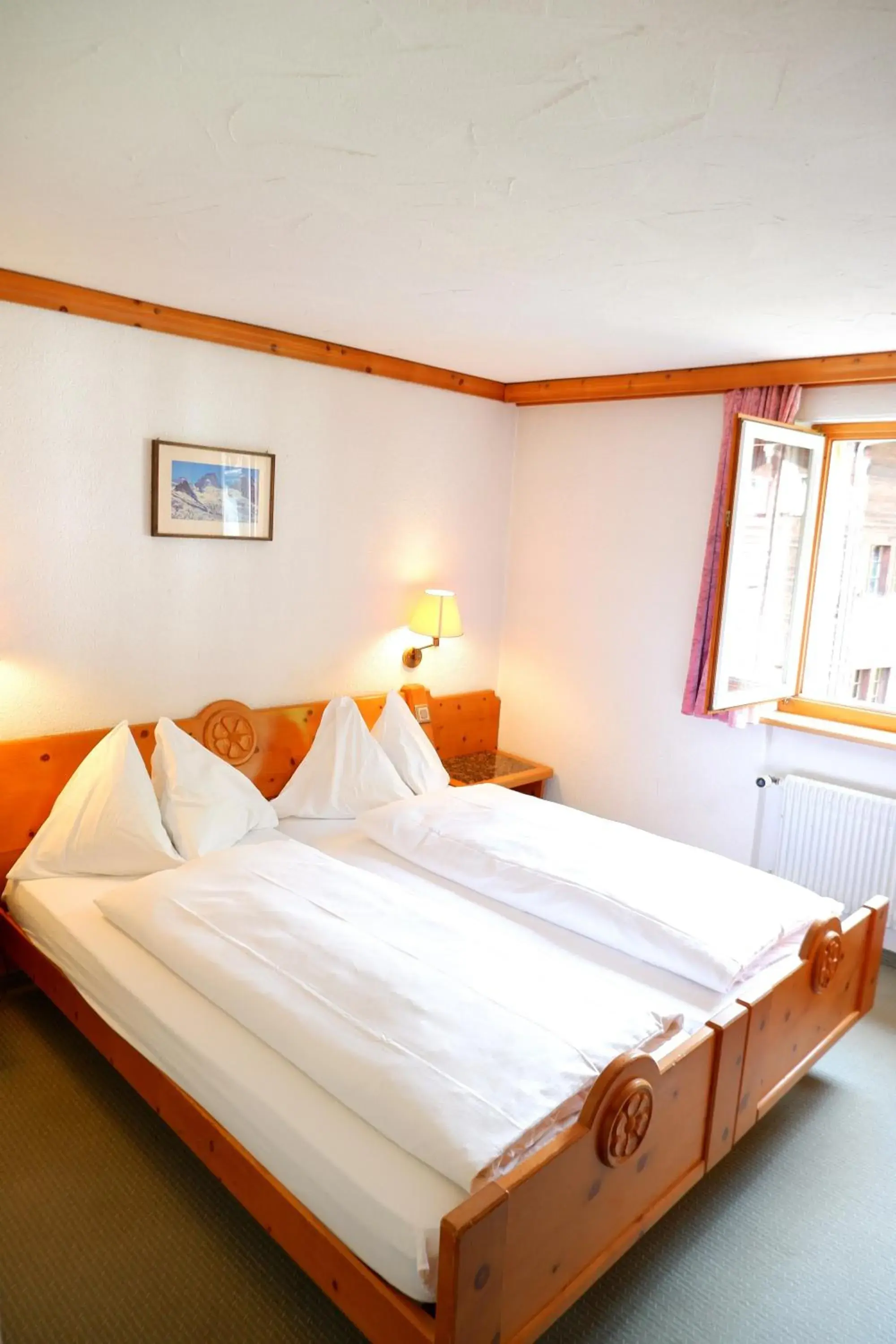 Standard Double Room - single occupancy in Hotel Christiania Saas-Fee Standard Double Room - single occupancy in Hotel Christiania Saas-Fee