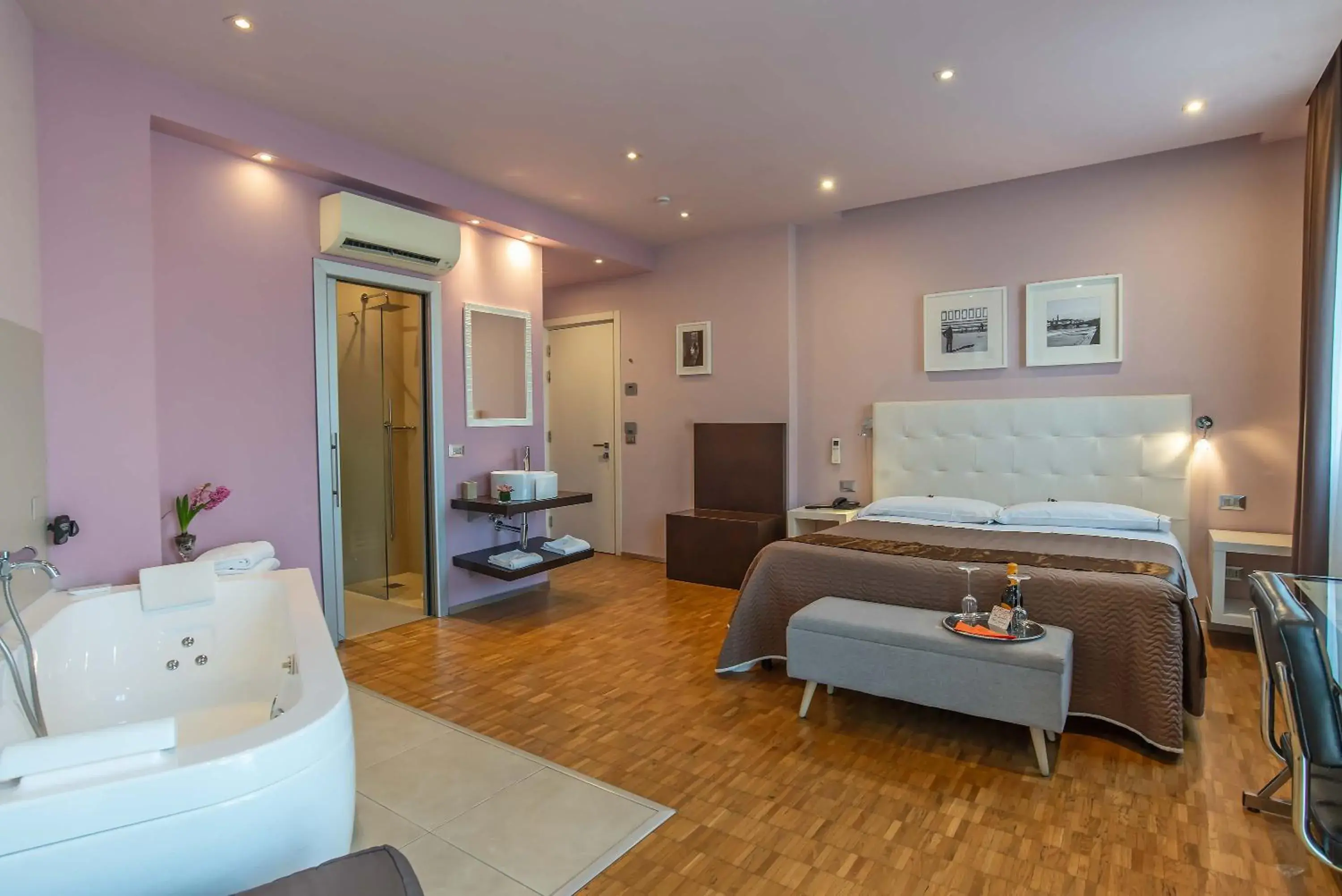 Deluxe Double or Twin Room with Spa Bath in Hotel Orcagna Deluxe Double or Twin Room with Spa Bath in Hotel Orcagna