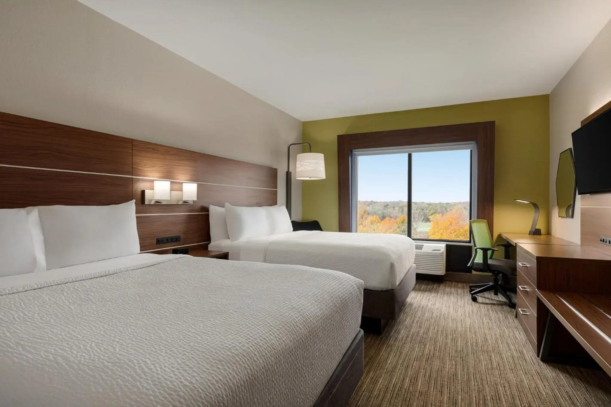 Standard Queen Room with Vineyard View in Holiday Inn Express & Suites Lexington North West-The Vineyard by IHG Standard Queen Room with Vineyard View in Holiday Inn Express & Suites Lexington North West-The Vineyard by IHG