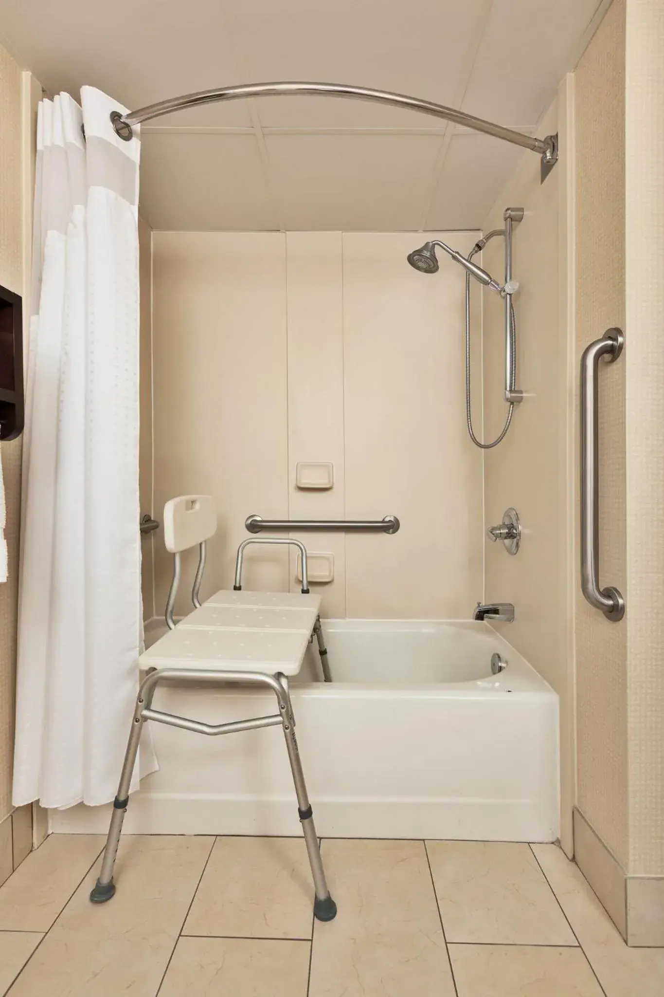 Standard Queen Room with Two Queen Beds and Mobility Accessible Tub in Holiday Inn Express Winston-Salem by IHG Standard Queen Room with Two Queen Beds and Mobility Accessible Tub in Holiday Inn Express Winston-Salem by IHG
