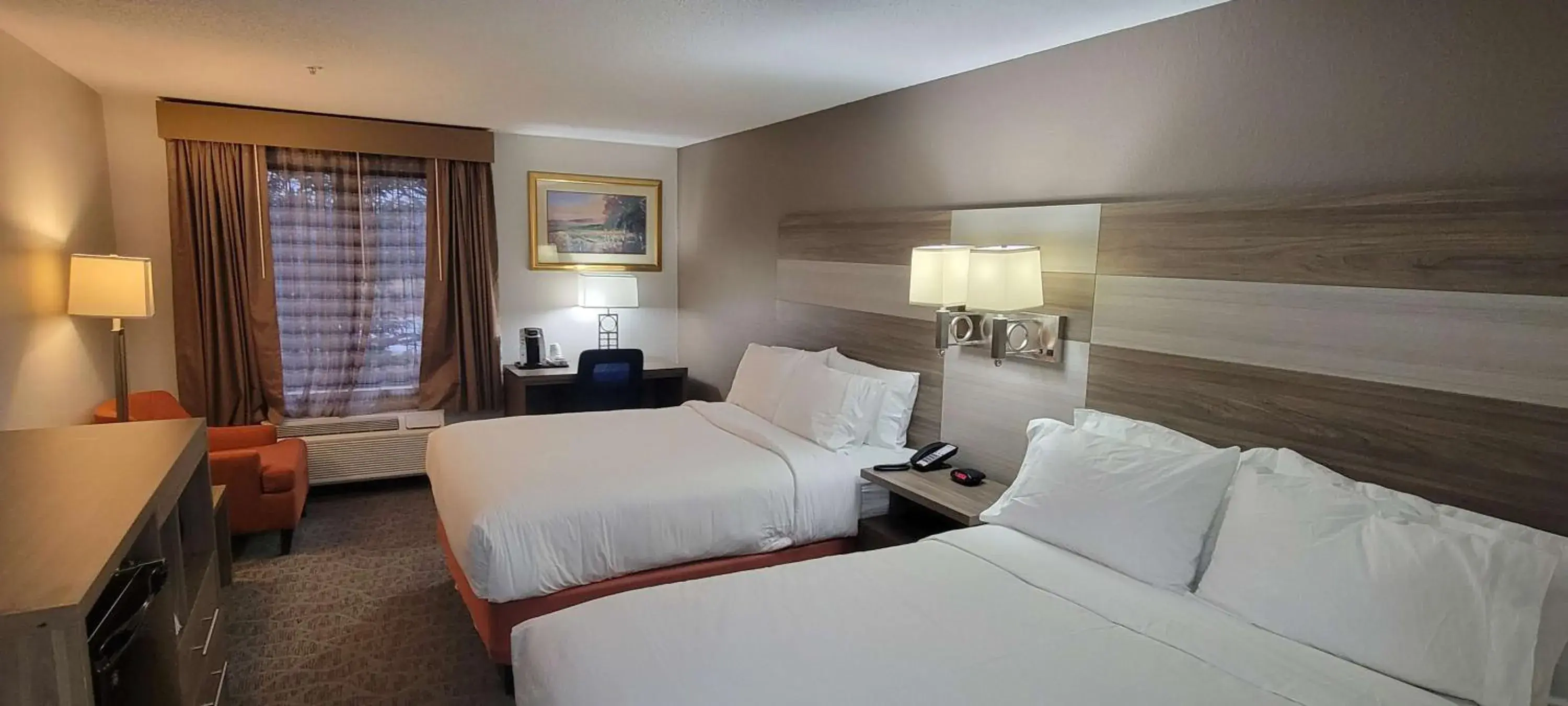 Queen Room with Two Queen Beds - Non-Smoking in Holiday Inn Express Kernersville Queen Room with Two Queen Beds - Non-Smoking in Holiday Inn Express Kernersville