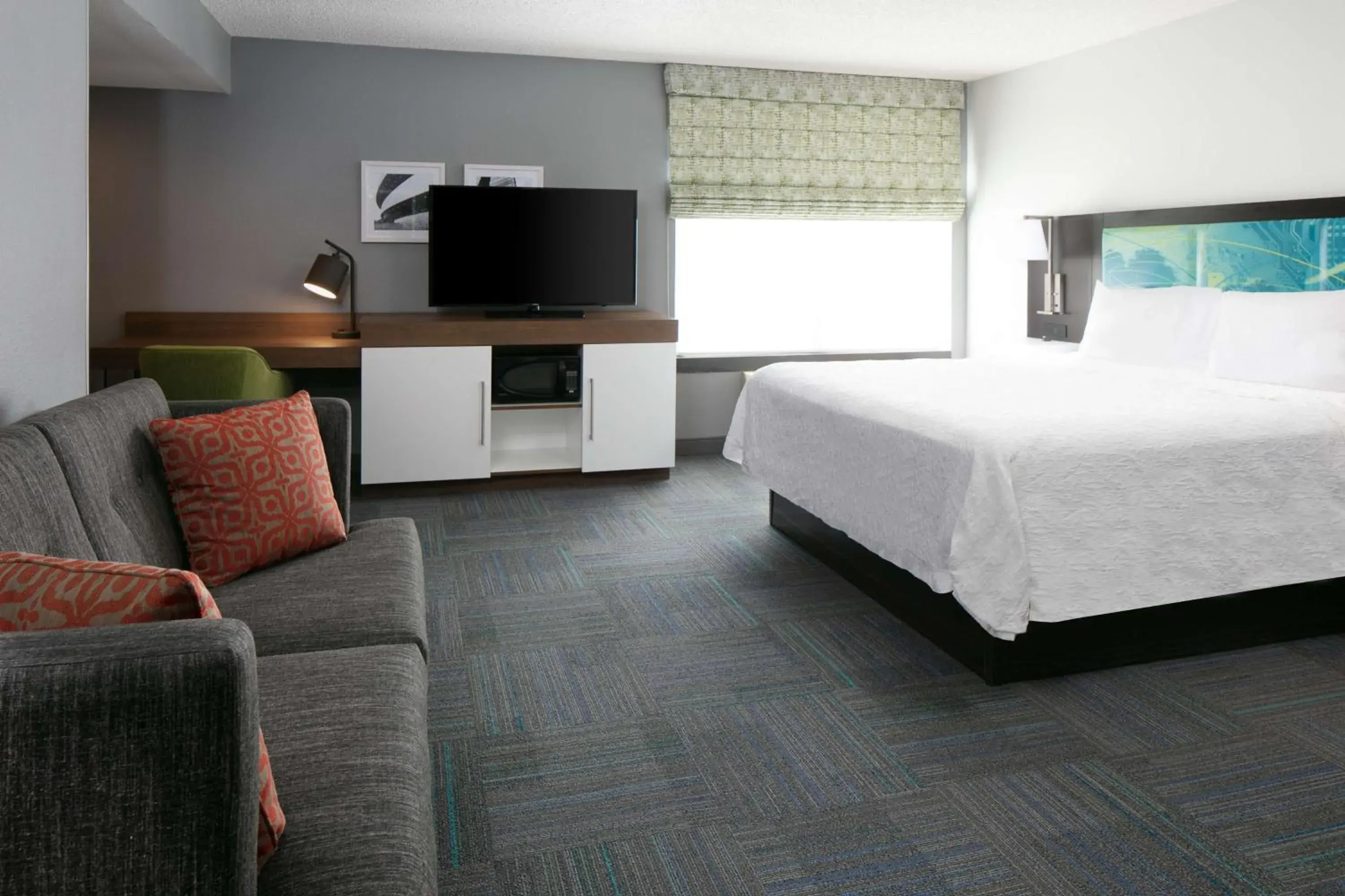 King Room - Mobility Access/Non-Smoking in Hampton Inn Iowa City/Coralville King Room - Mobility Access/Non-Smoking in Hampton Inn Iowa City/Coralville