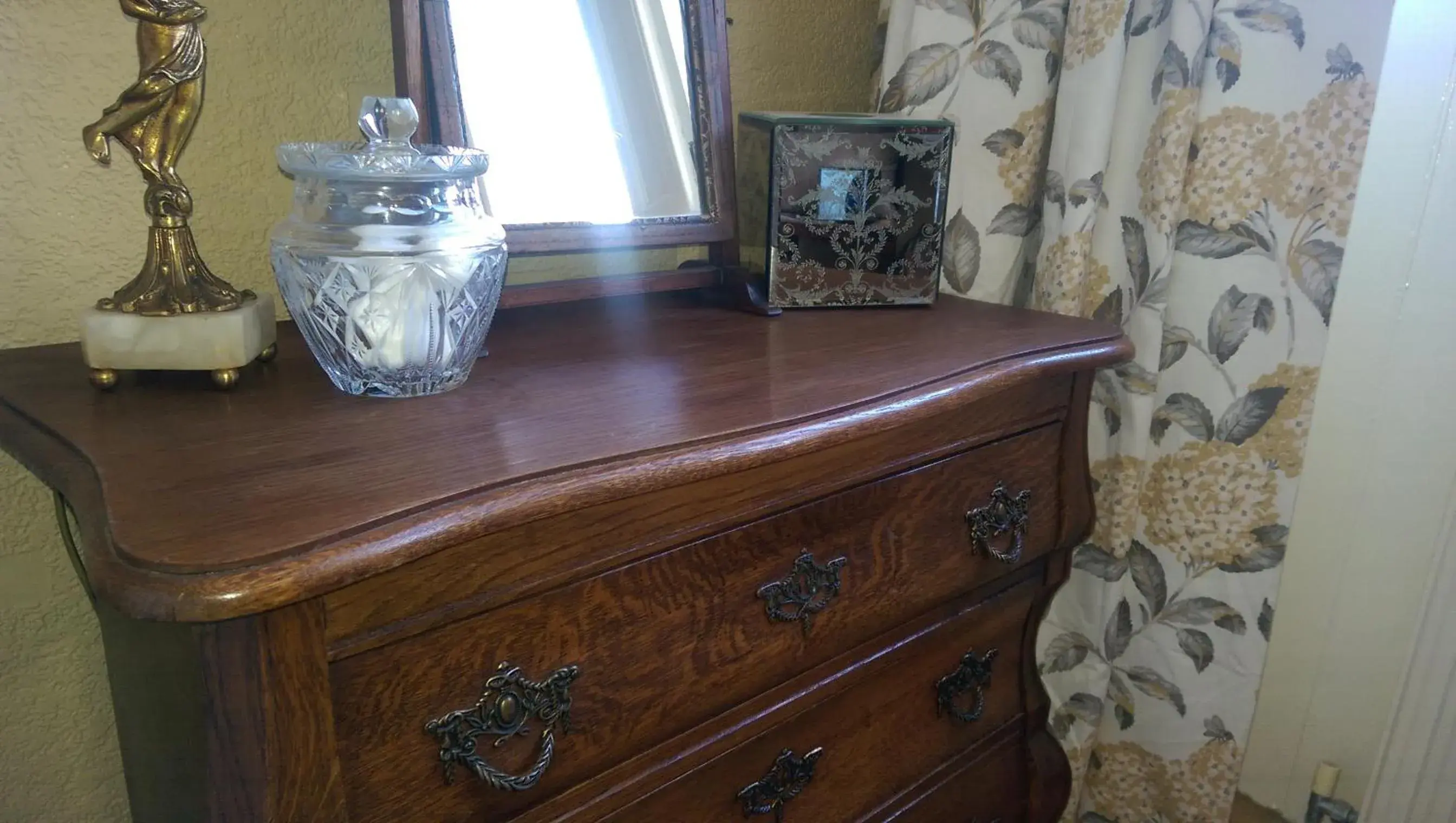 Small Double Room with Private External Bathroom - single occupancy in Lochinver Guesthouse Small Double Room with Private External Bathroom - single occupancy in Lochinver Guesthouse