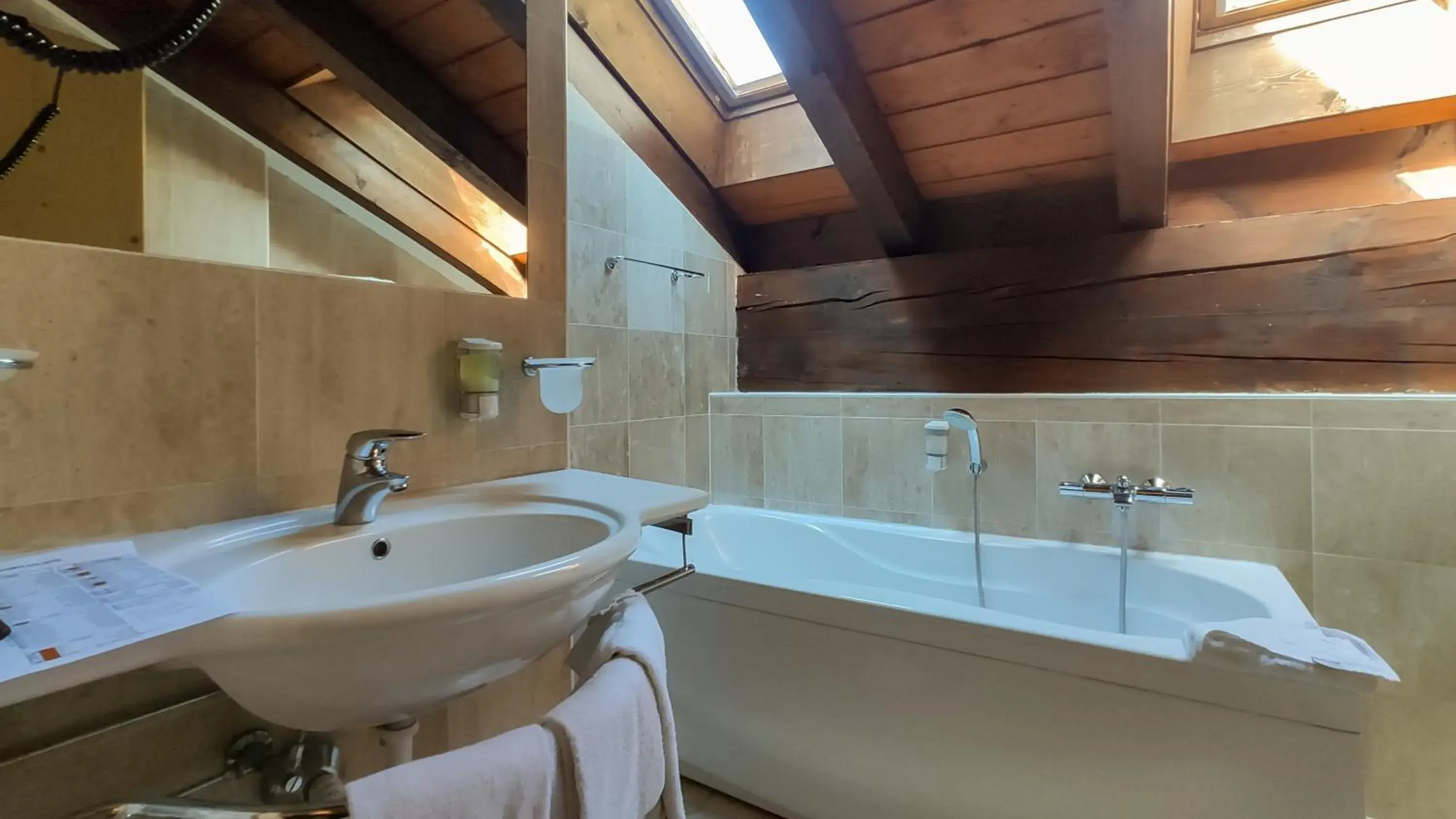 Triple Room in Hotel Principe Marmolada Triple Room in Hotel Principe Marmolada