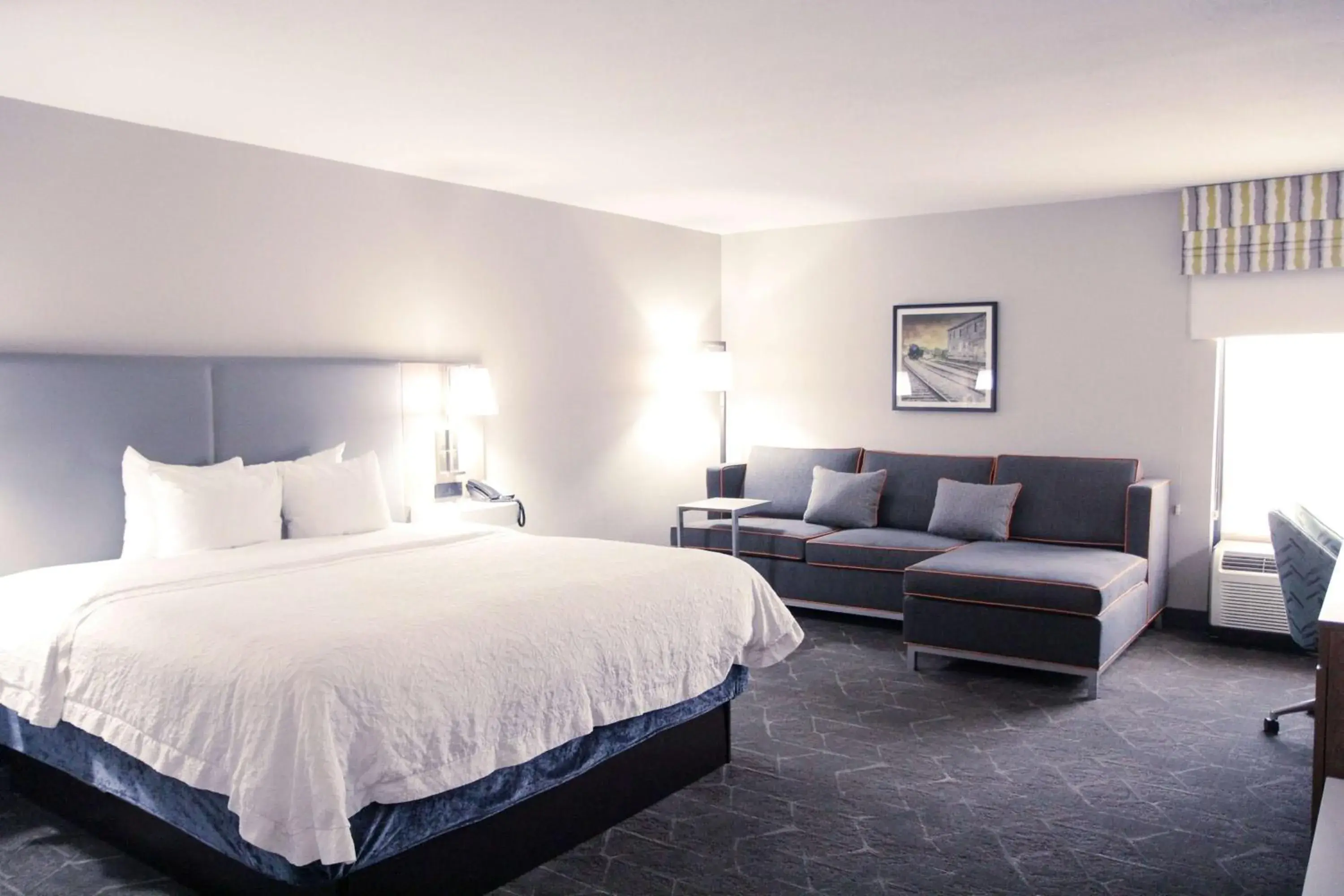 Deluxe King Room with Sofa Bed - Non-Smoking in Hampton Inn Greeneville Deluxe King Room with Sofa Bed - Non-Smoking in Hampton Inn Greeneville