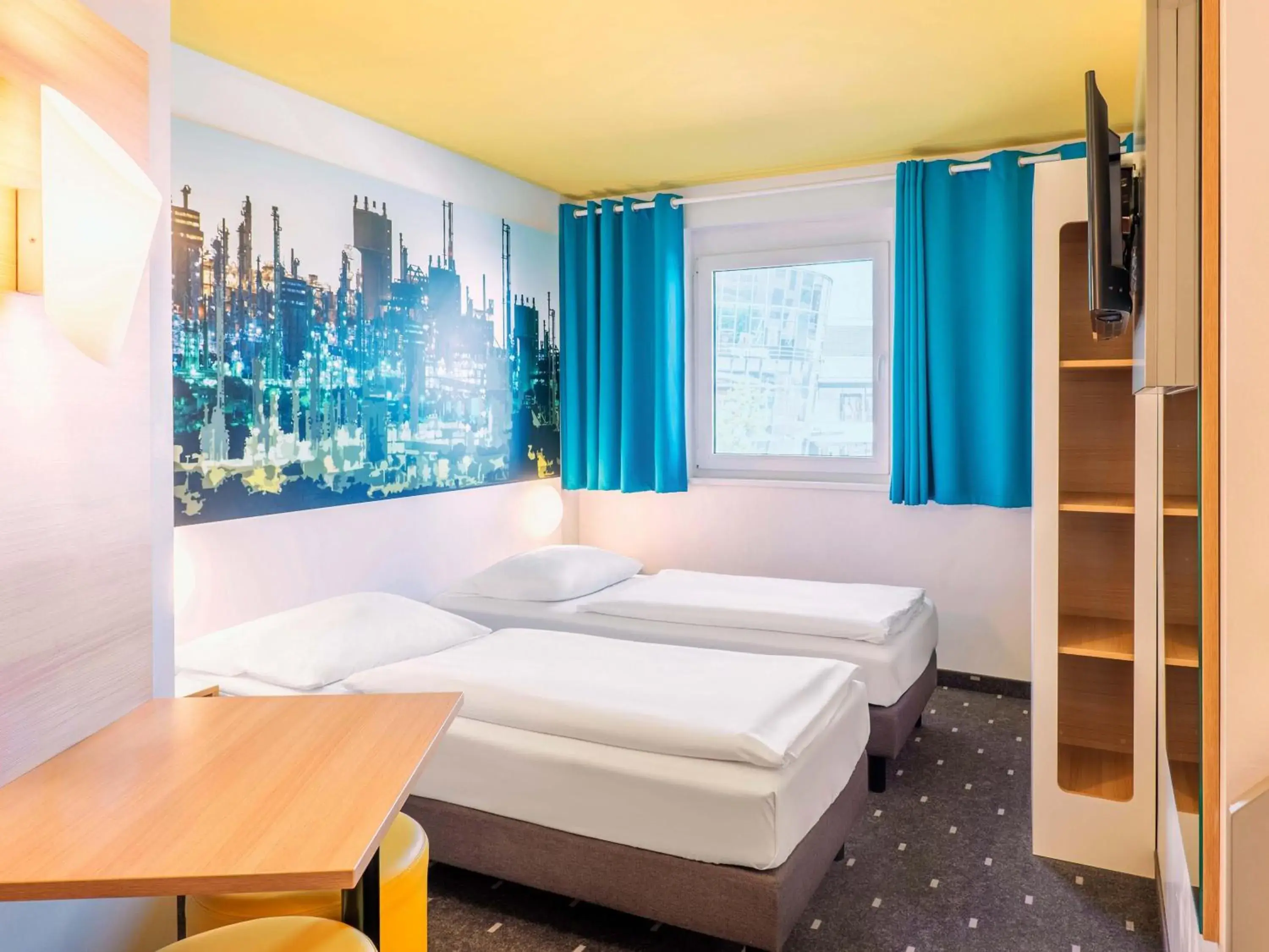 Triple Room in B&B Hotel Ludwigshafen Triple Room in B&B Hotel Ludwigshafen