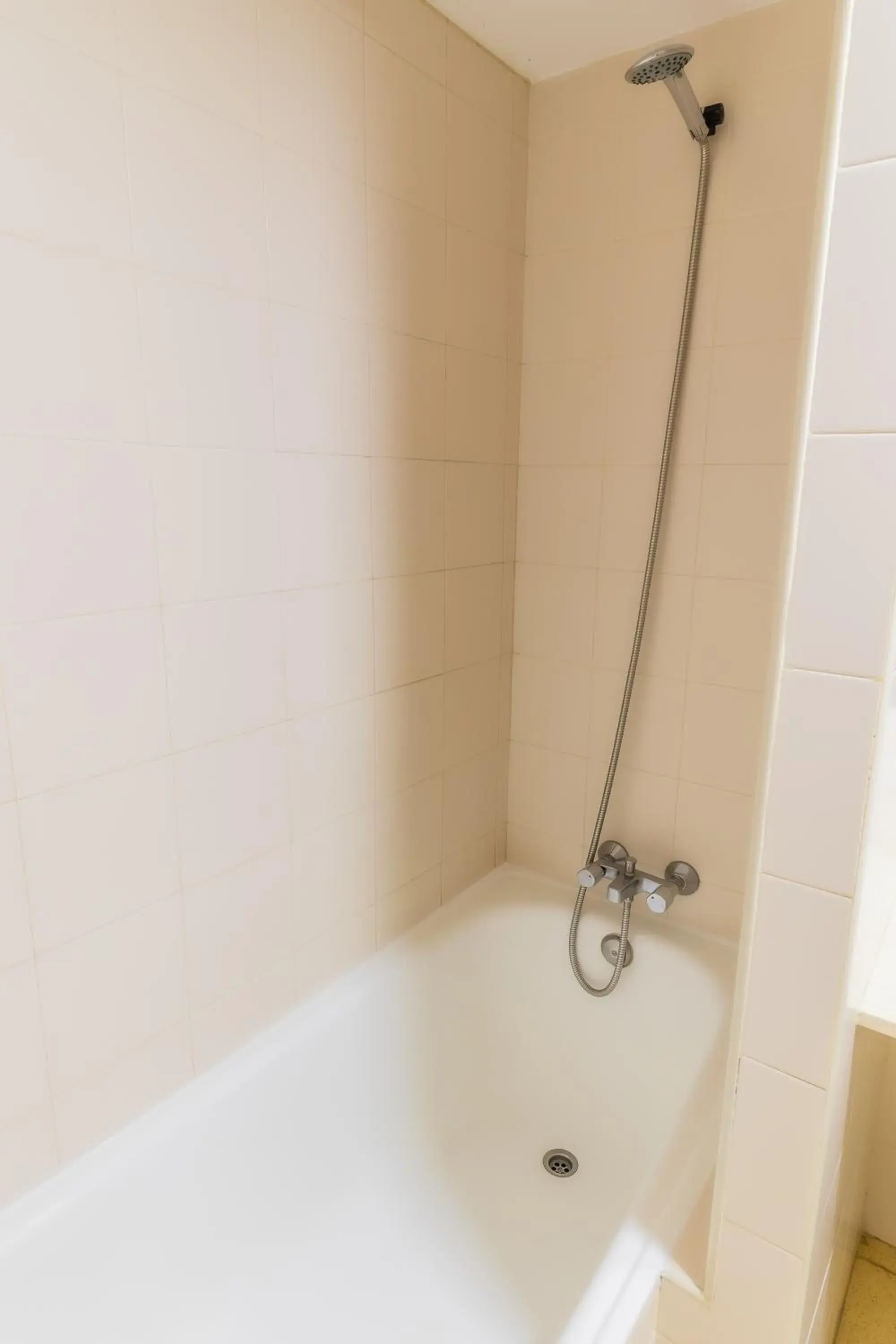 Quadruple Room in Hotel Alhama Quadruple Room in Hotel Alhama