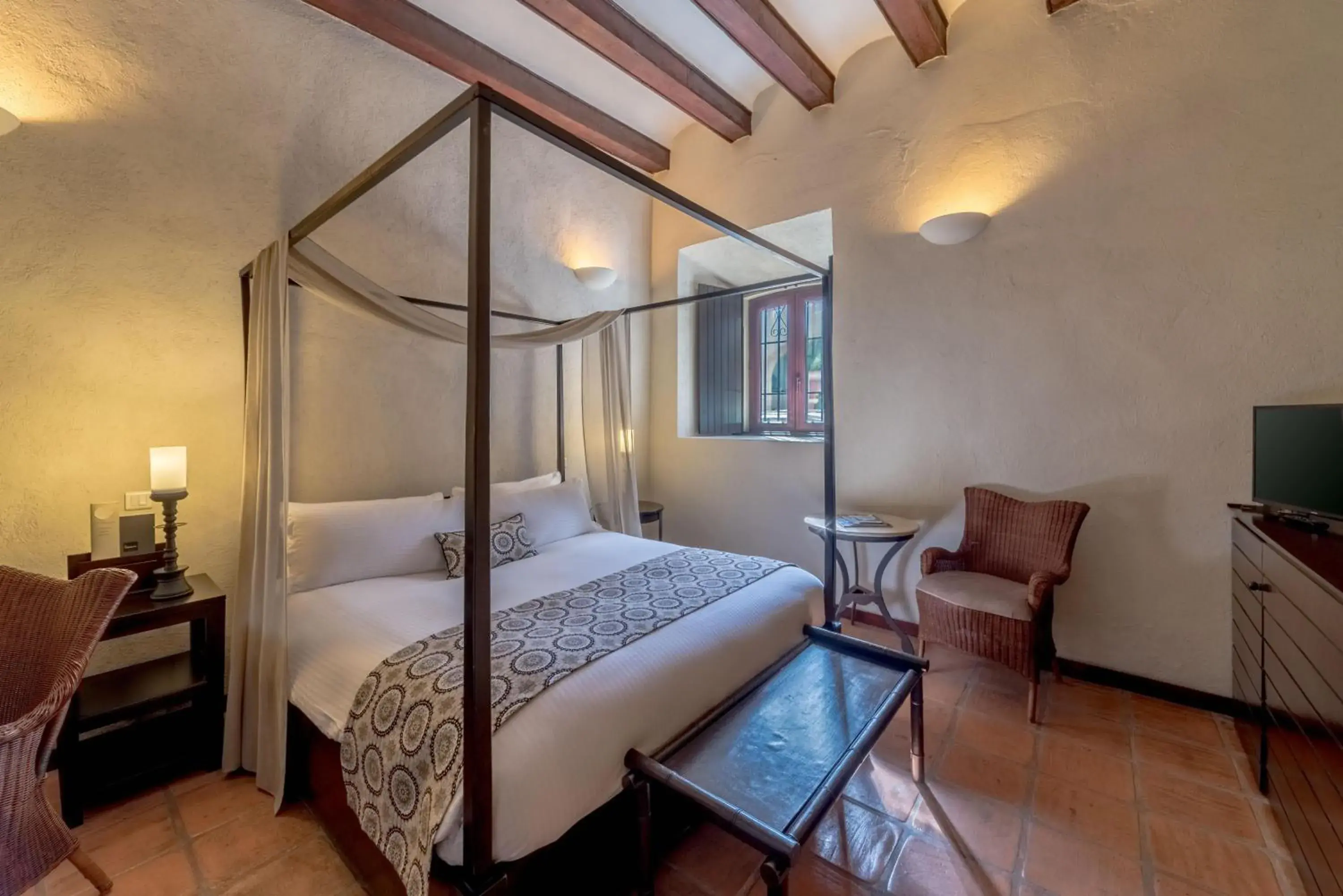 Colonial Room in Hodelpa Nicolás de Ovando Colonial Room in Hodelpa Nicolás de Ovando