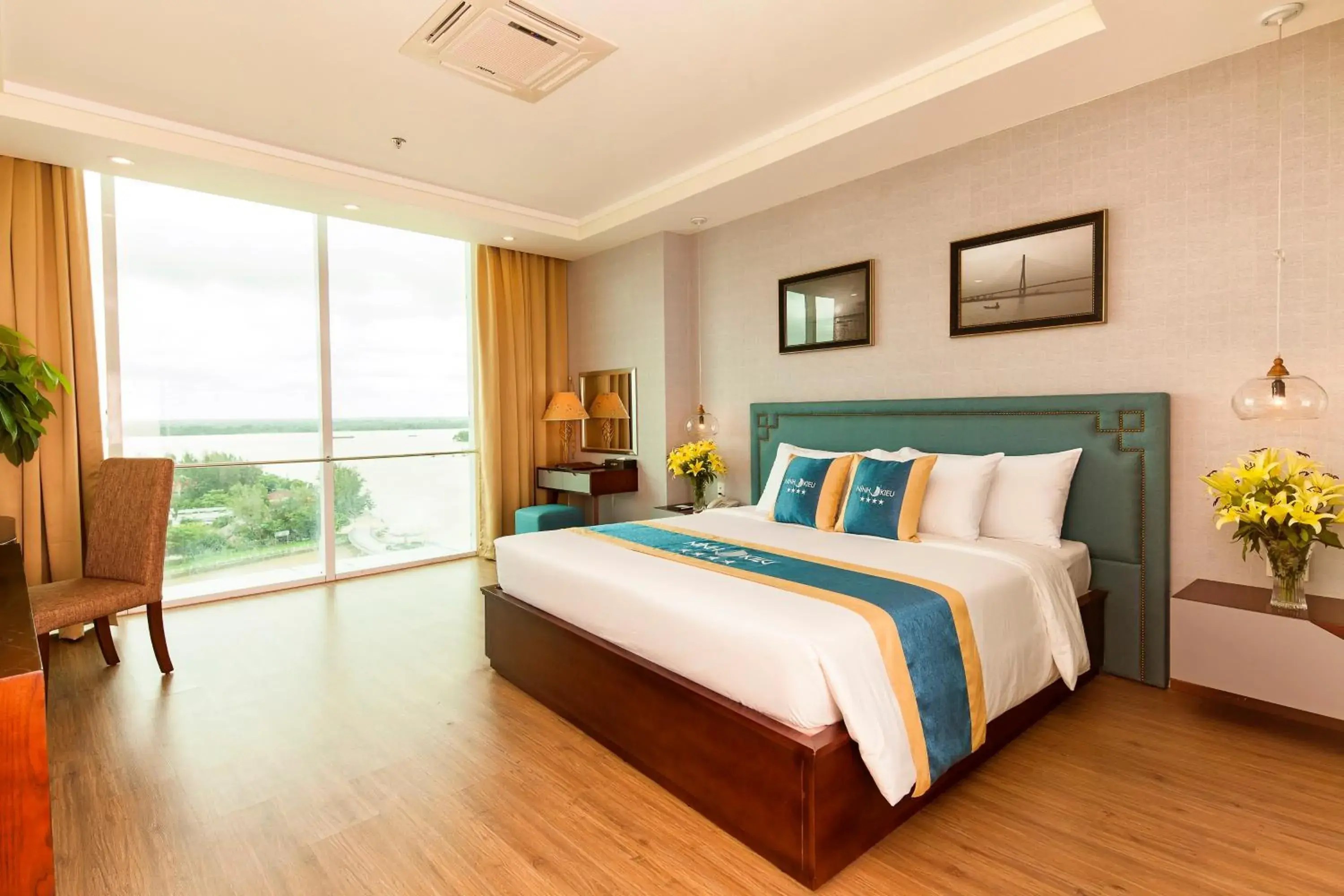 Superior Double Room with River View in Ninh Kieu Riverside Hotel Superior Double Room with River View in Ninh Kieu Riverside Hotel