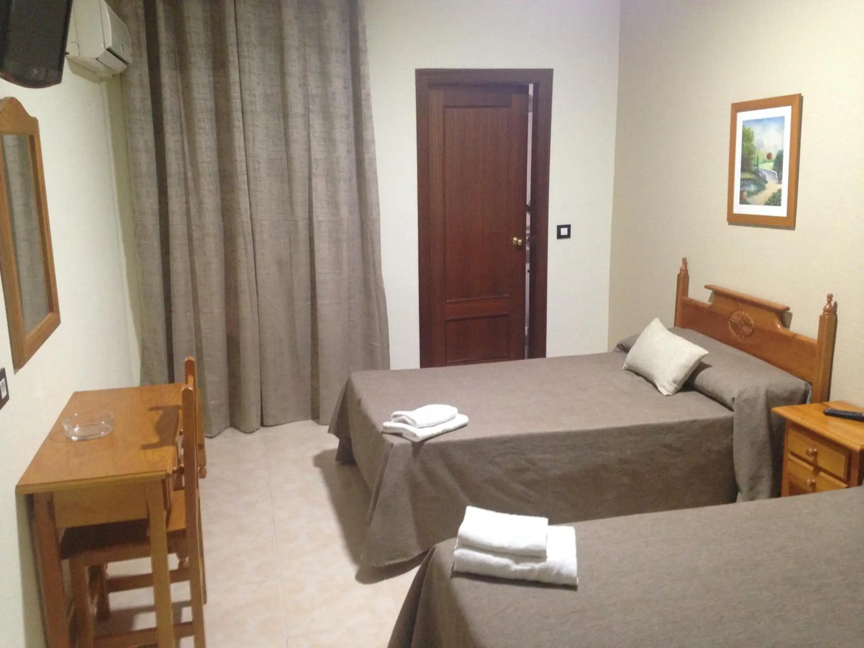 Economy Twin Room in Hotel Don Juan Economy Twin Room in Hotel Don Juan