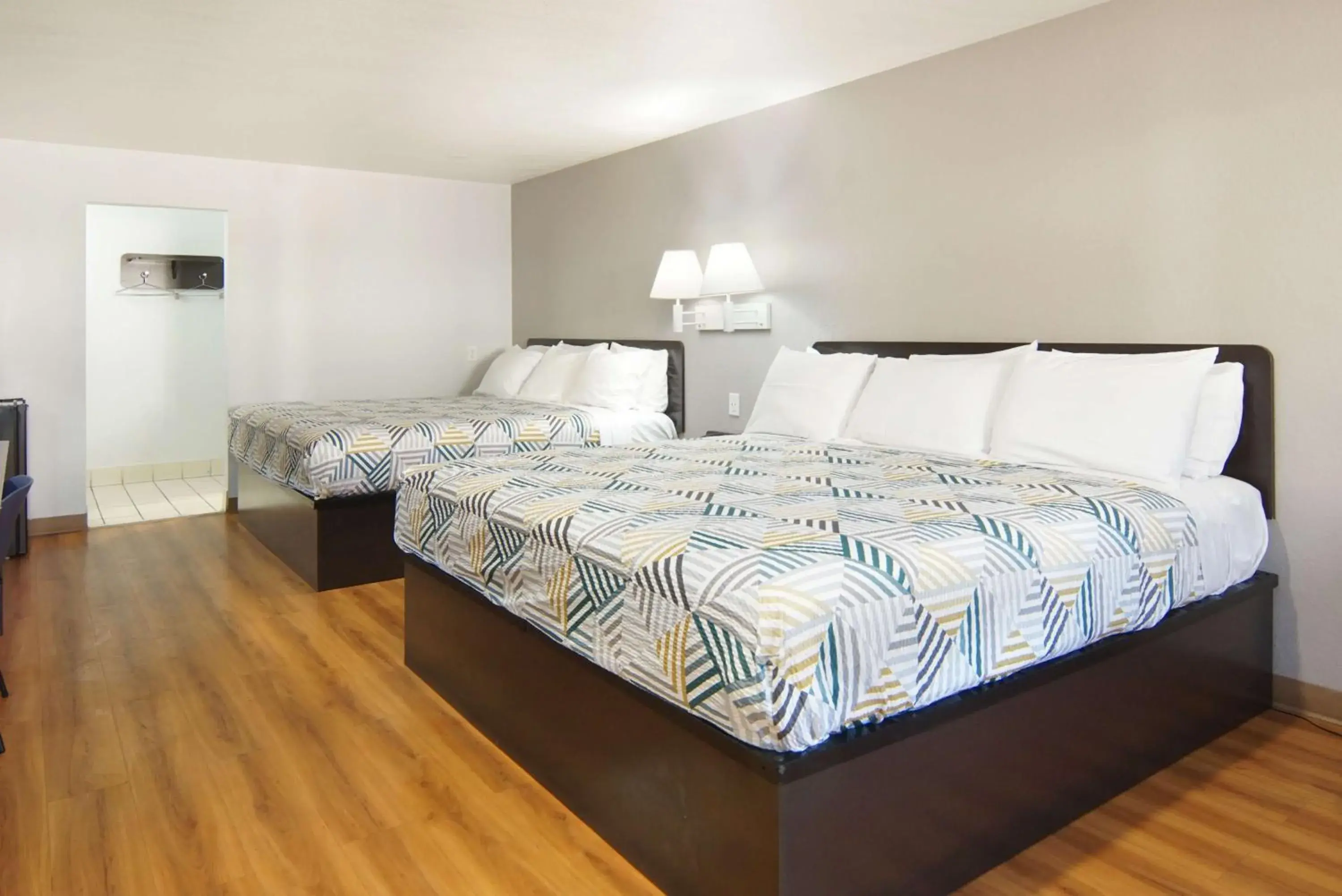 Queen Room with Two Queen Beds - Smoking in Motel 6-Lancaster, TX - DeSoto - Lancaster Queen Room with Two Queen Beds - Smoking in Motel 6-Lancaster, TX - DeSoto - Lancaster