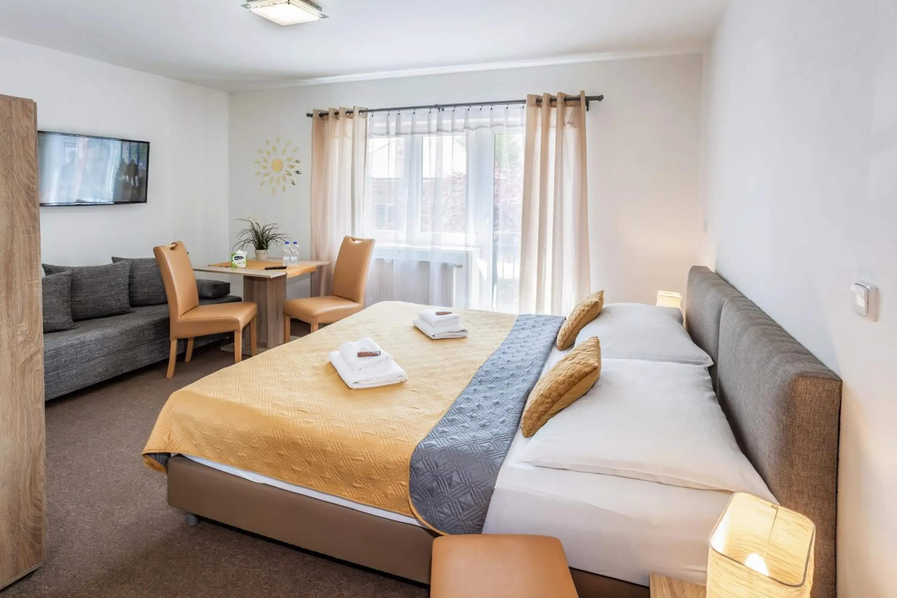 Deluxe Double or Twin Room - single occupancy in Elendris - Ubytování u kostela Deluxe Double or Twin Room - single occupancy in Elendris - Ubytování u kostela