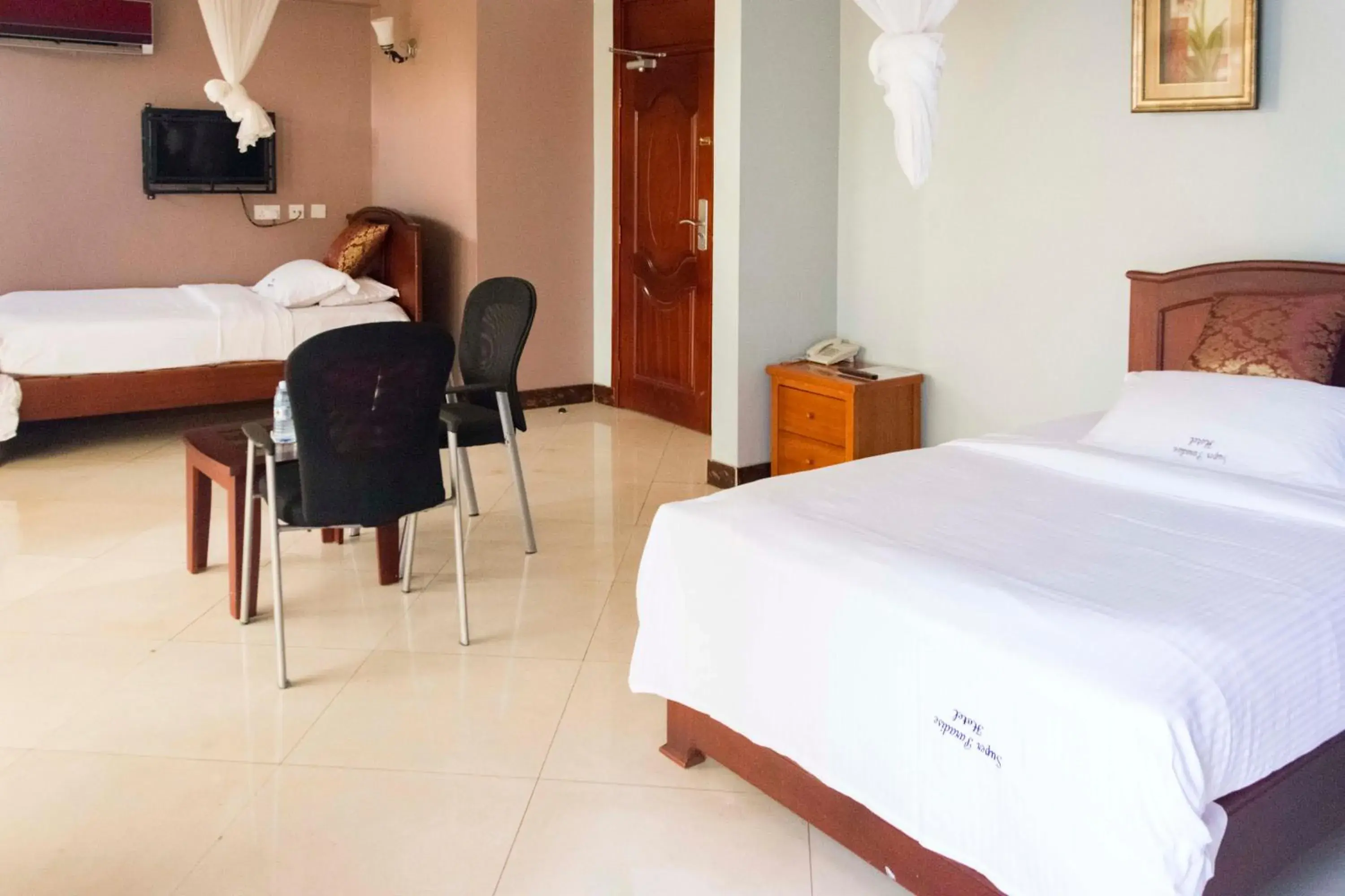 Twin Room in Super Paradise Hotel Twin Room in Super Paradise Hotel