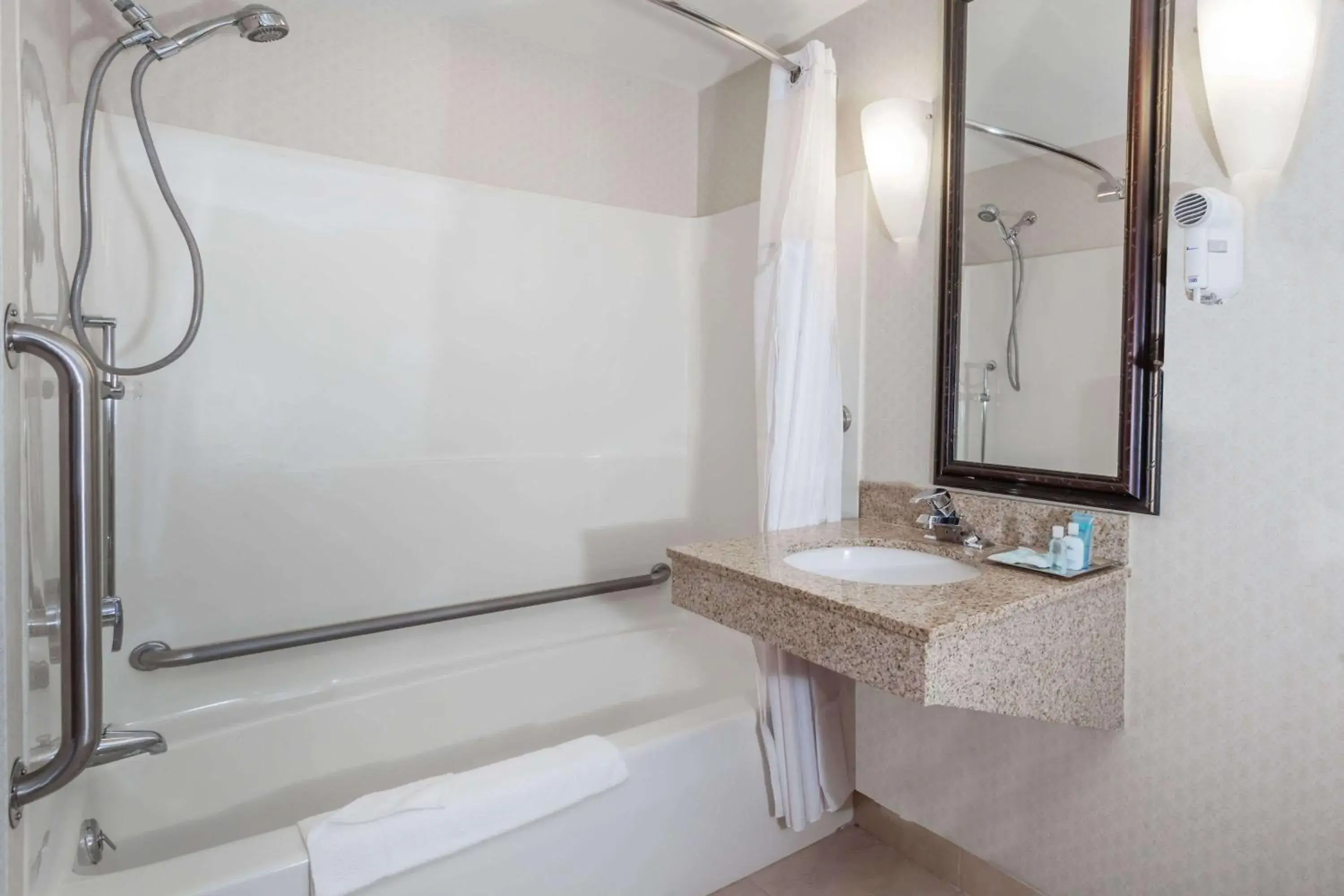 King Room - Mobility Access/Non-Smoking in Wyndham Southbury King Room - Mobility Access/Non-Smoking in Wyndham Southbury