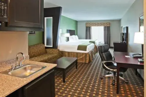 Suite with Two Queen Beds in Holiday Inn Express Hotels & Suites Jacksonville by IHG Suite with Two Queen Beds in Holiday Inn Express Hotels & Suites Jacksonville by IHG