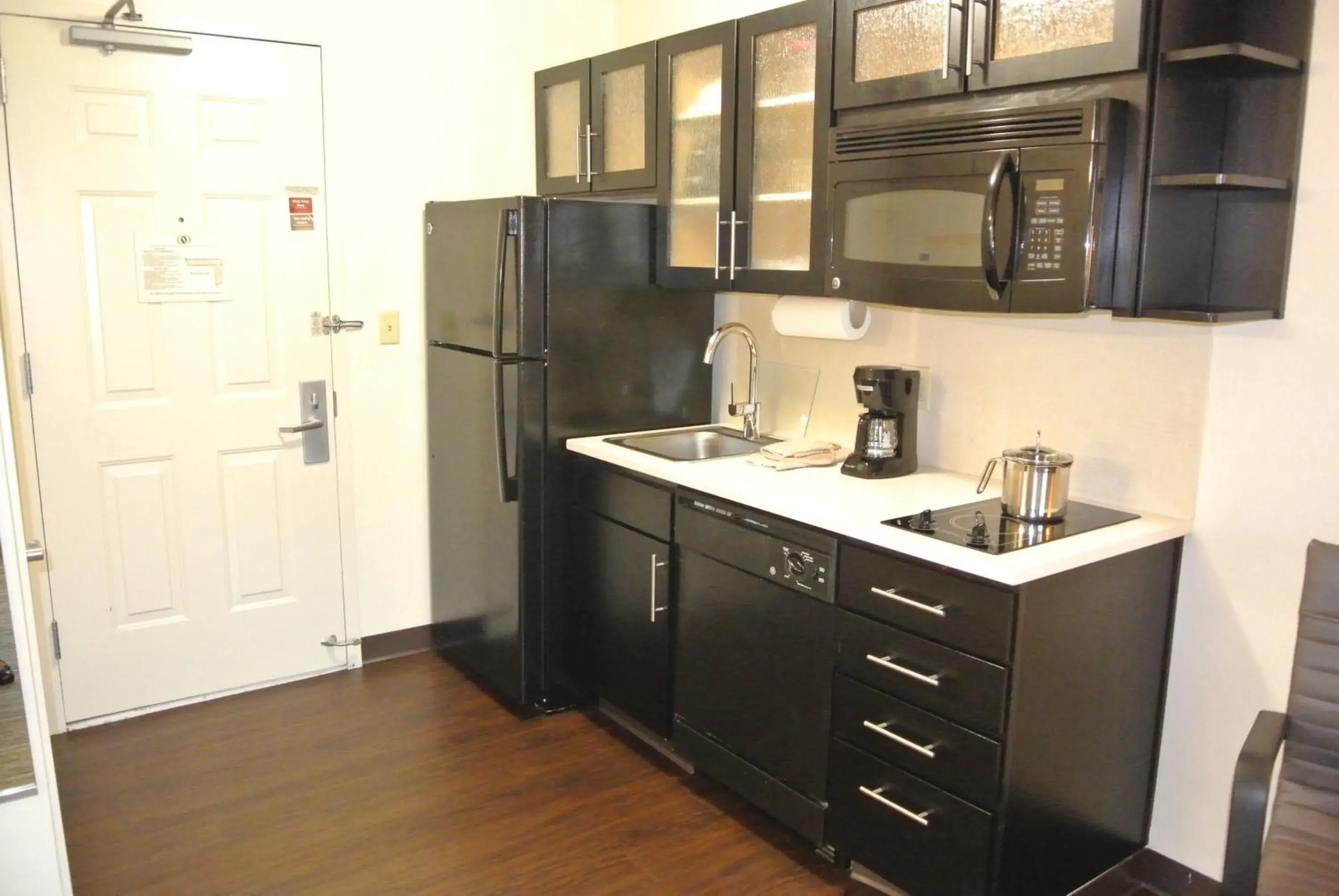 Queen Studio Suite with Bath Tub - Mobility Accessible - Non-Smoking in Candlewood Suites Washington-Fairfax by IHG Queen Studio Suite with Bath Tub - Mobility Accessible - Non-Smoking in Candlewood Suites Washington-Fairfax by IHG