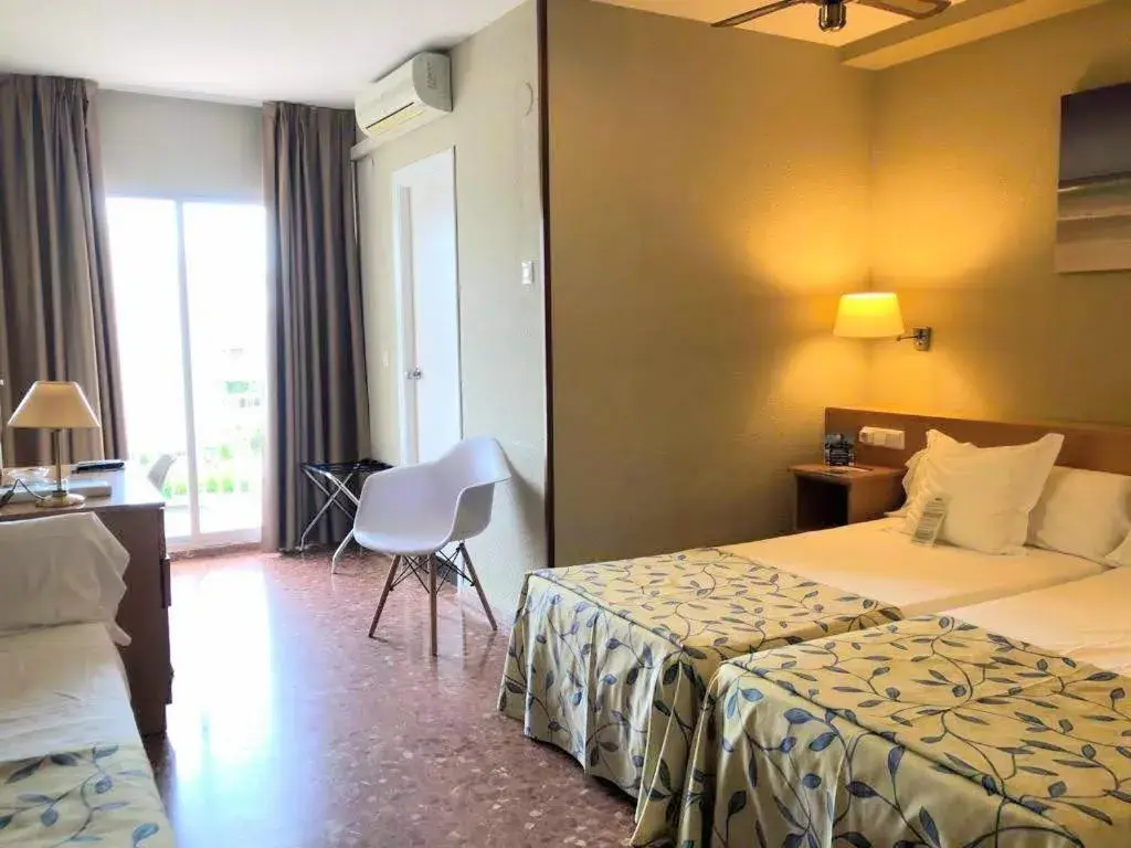 Triple Room in Montreal Triple Room in Montreal