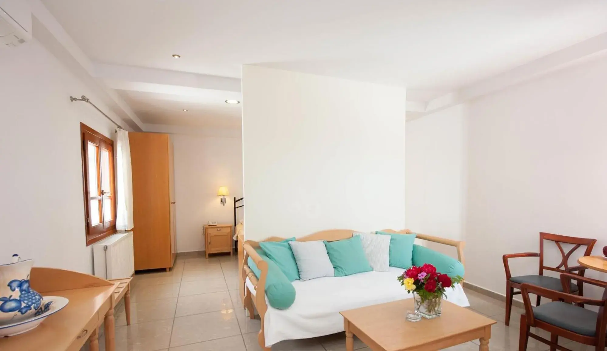 Quadruple Room with Sea View in Theoxenia Caldera Hotel Quadruple Room with Sea View in Theoxenia Caldera Hotel