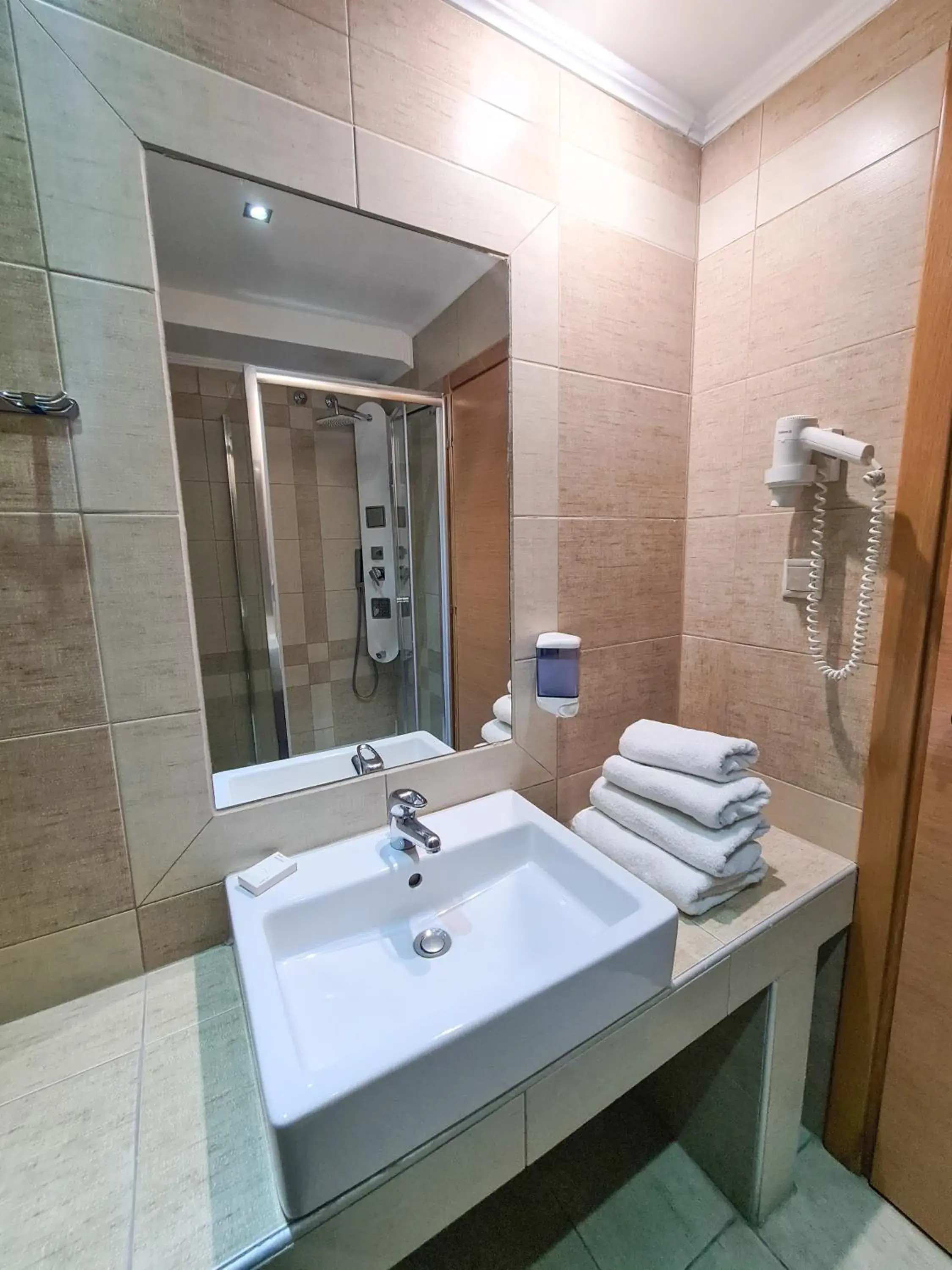 Classic Quadruple Room in Perinthos Hotel Classic Quadruple Room in Perinthos Hotel