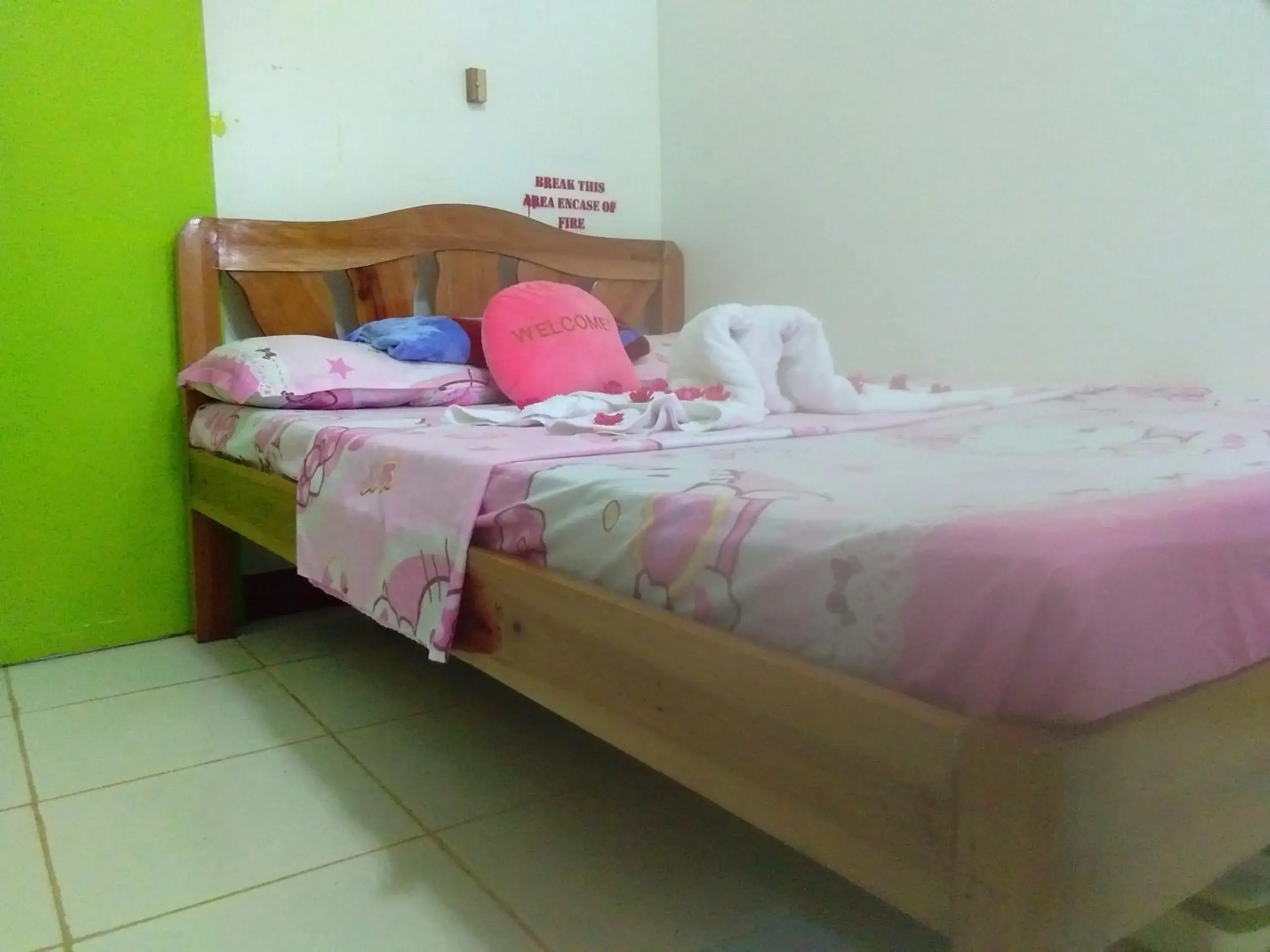 Budget Double Room in Casaoro Homestay Budget Double Room in Casaoro Homestay