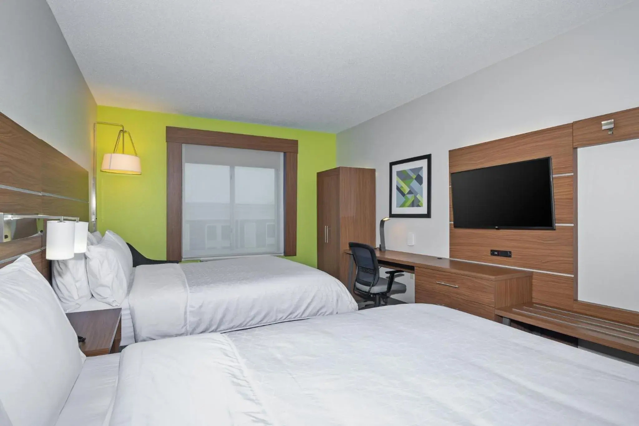 Double Room with Two Double Beds - Hearing Accessible/Non-Smoking in Holiday Inn Express Hotel & Suites Woodbridge by IHG Double Room with Two Double Beds - Hearing Accessible/Non-Smoking in Holiday Inn Express Hotel & Suites Woodbridge by IHG