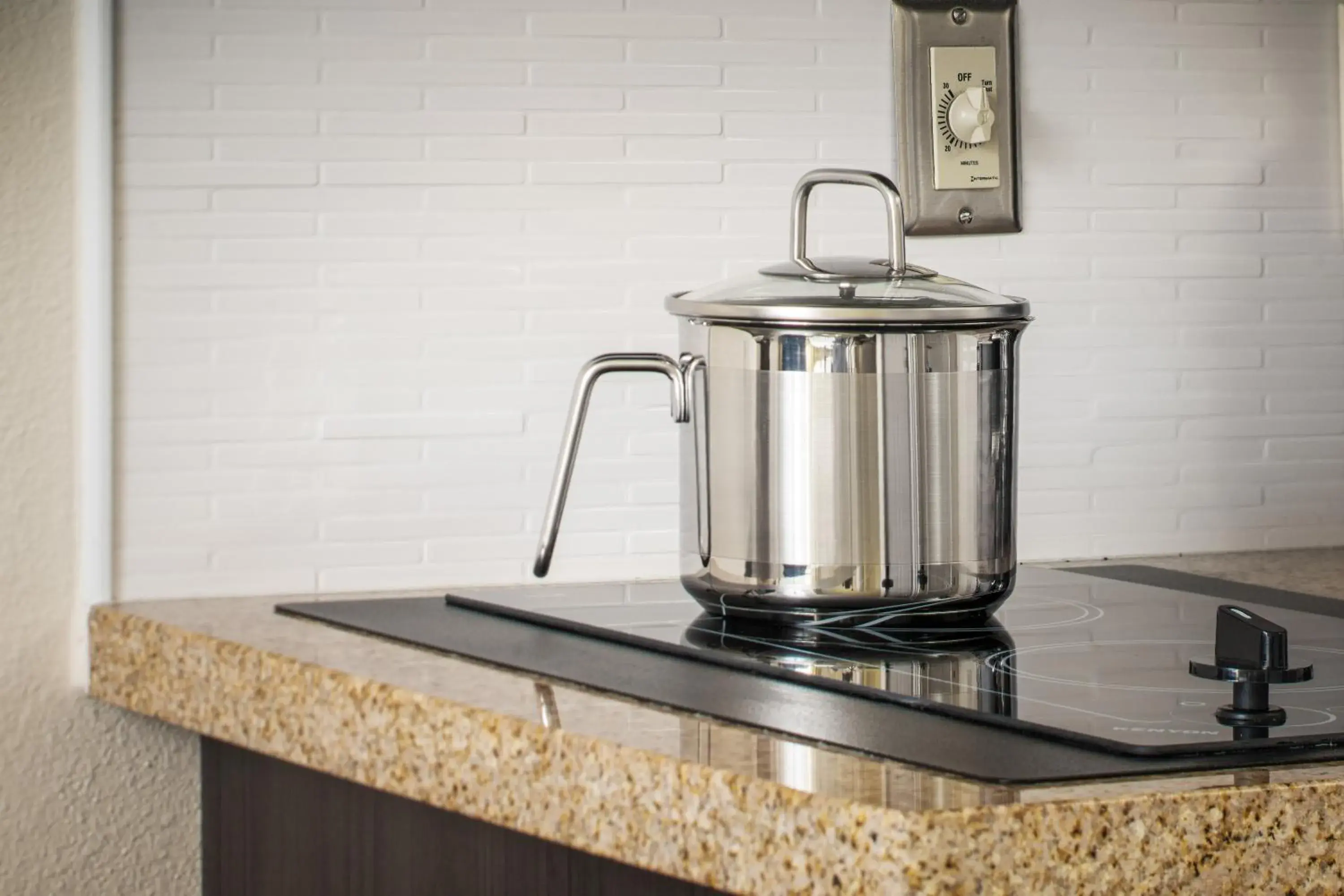 One-Bedroom King Suite - Communications Accessible in Candlewood Suites Bellevue by IHG One-Bedroom King Suite - Communications Accessible in Candlewood Suites Bellevue by IHG