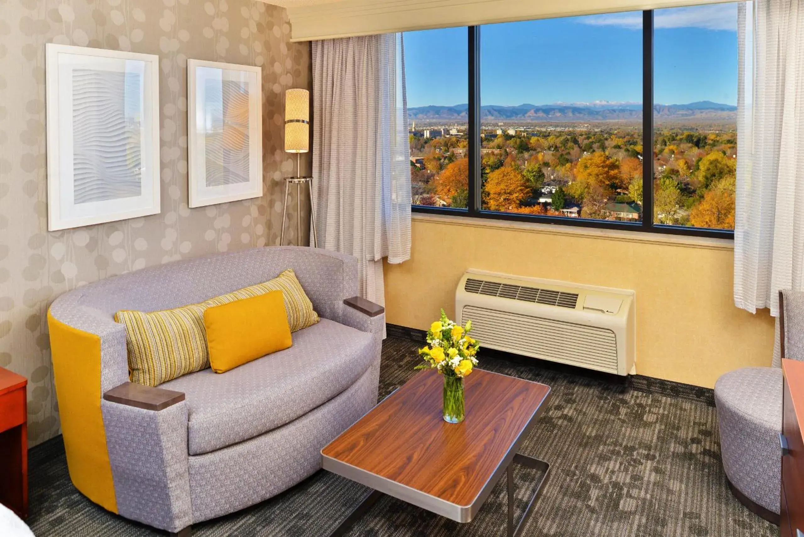King Room with Mountain View in Courtyard by Marriott Denver Cherry Creek King Room with Mountain View in Courtyard by Marriott Denver Cherry Creek