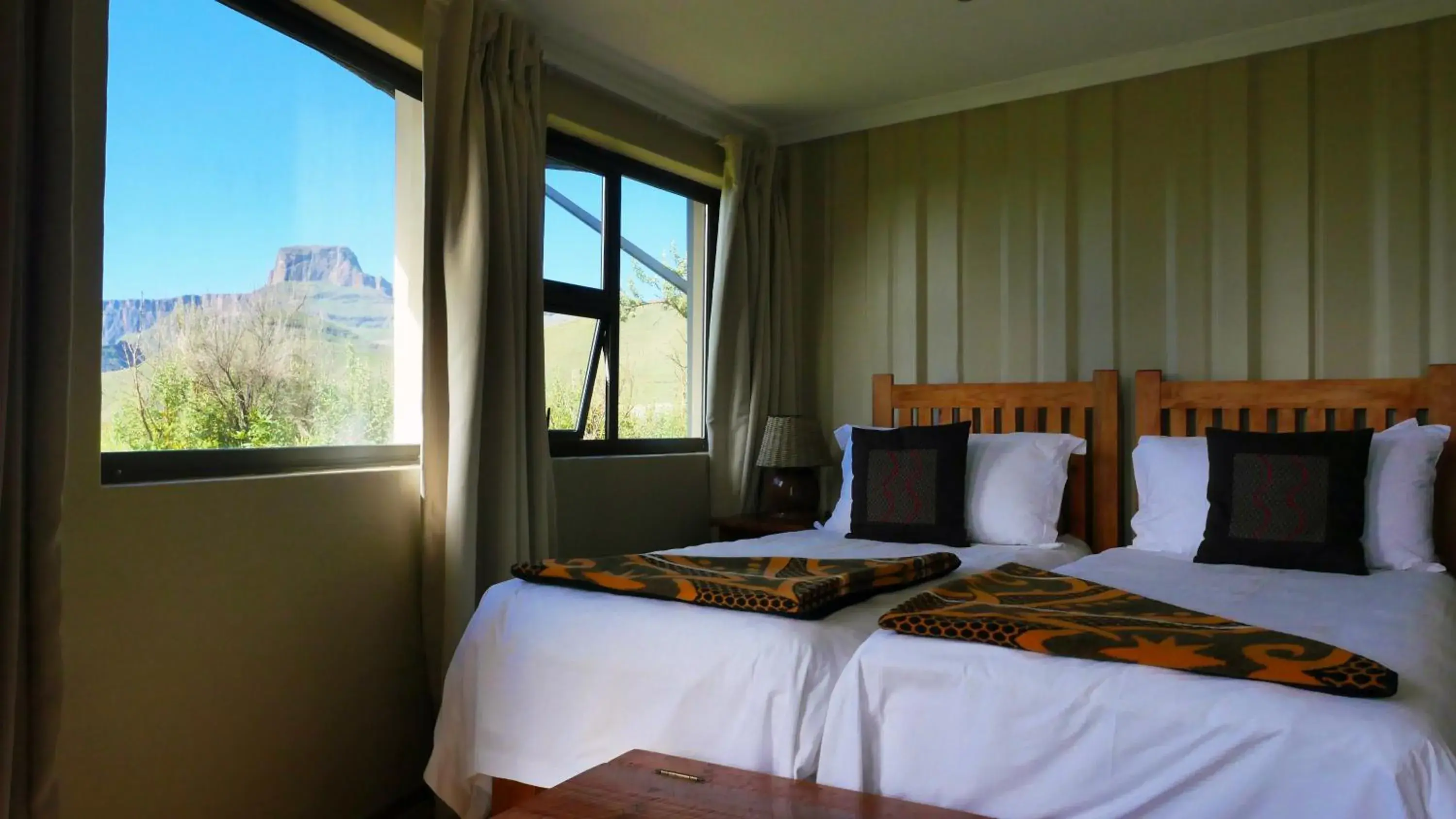 Deluxe Double or Twin Room with Mountain View in Witsieshoek Mountain Lodge Deluxe Double or Twin Room with Mountain View in Witsieshoek Mountain Lodge